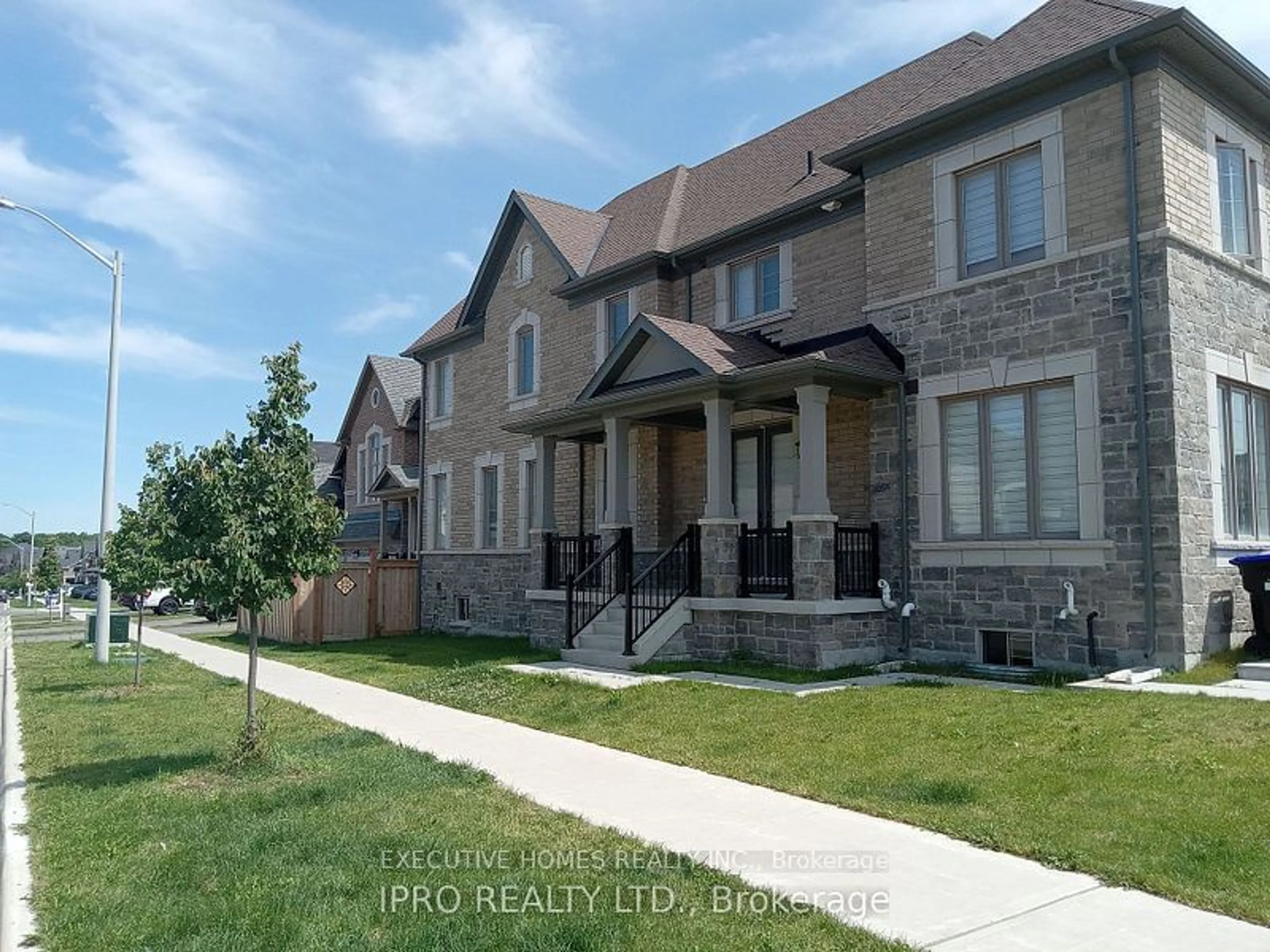 Frontside or backside of a home, the street view for 1993 Boyes St, Innisfil Ontario L9S 0P2