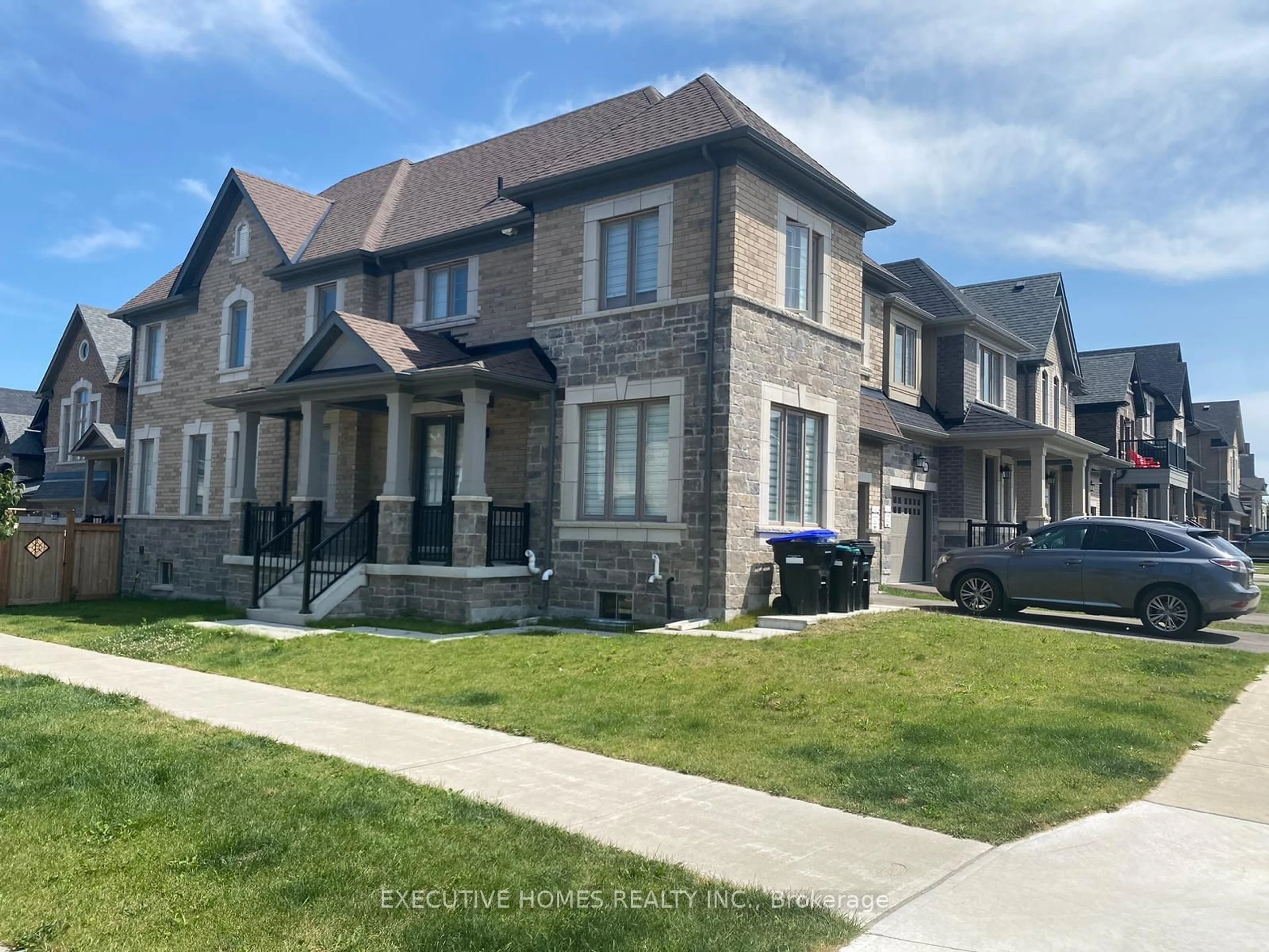 A pic from exterior of the house or condo, the street view for 1993 Boyes St, Innisfil Ontario L9S 0P2