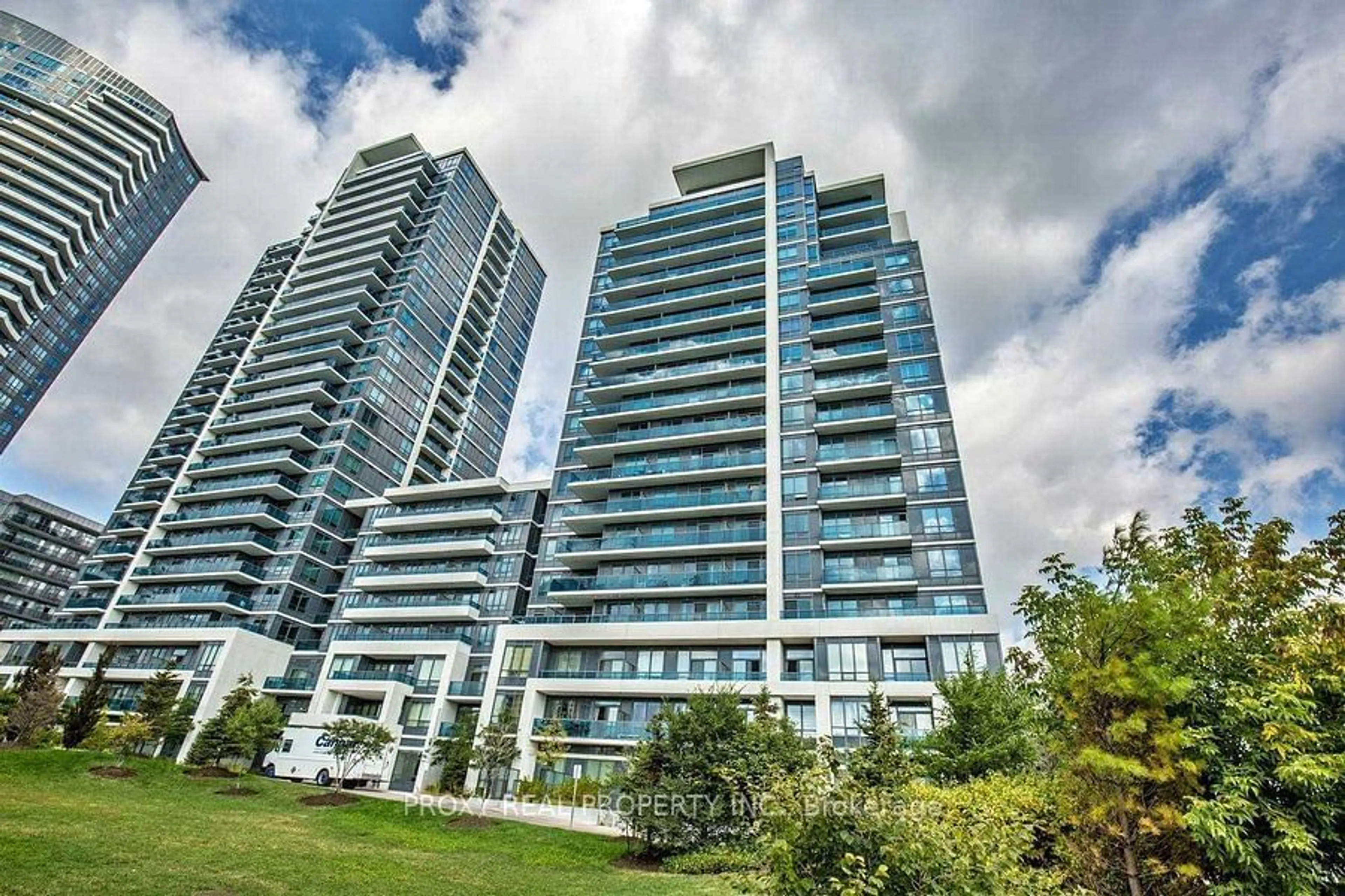 A pic from exterior of the house or condo for 7165 Yonge St #215, Markham Ontario L3T 0C9