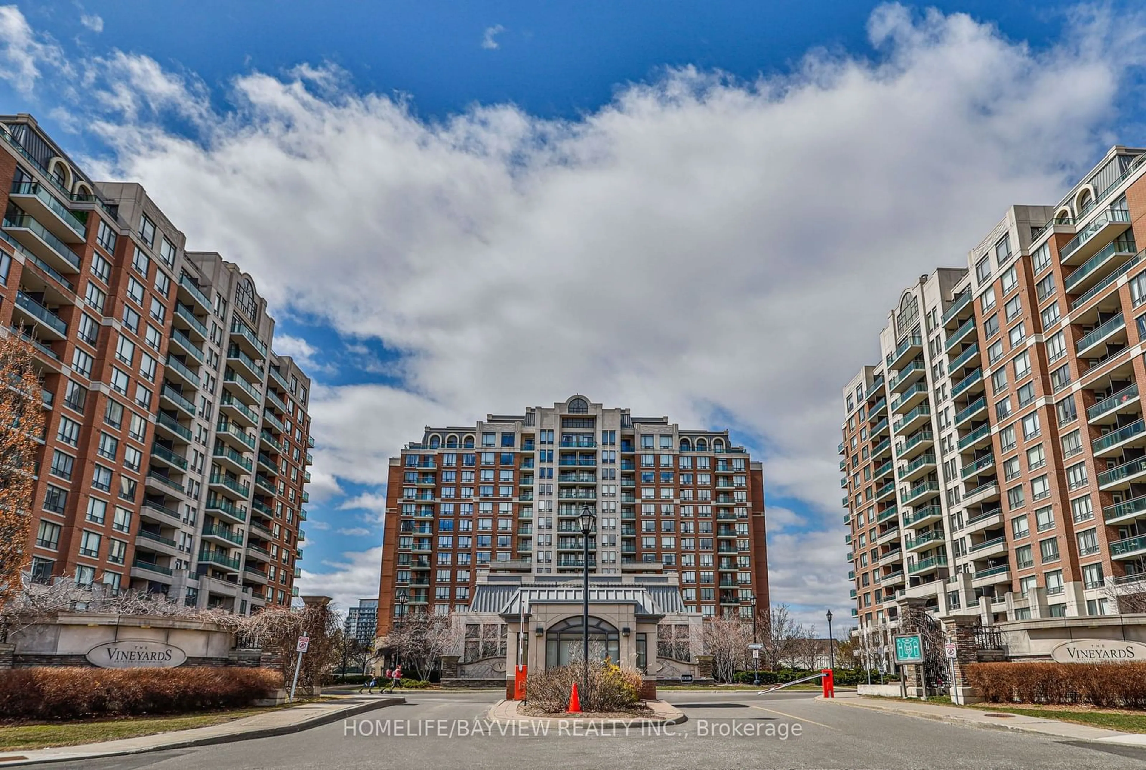 A pic from exterior of the house or condo, the view of city buildings for 330 Red Maple Rd #212, Richmond Hill Ontario L4C 0T6