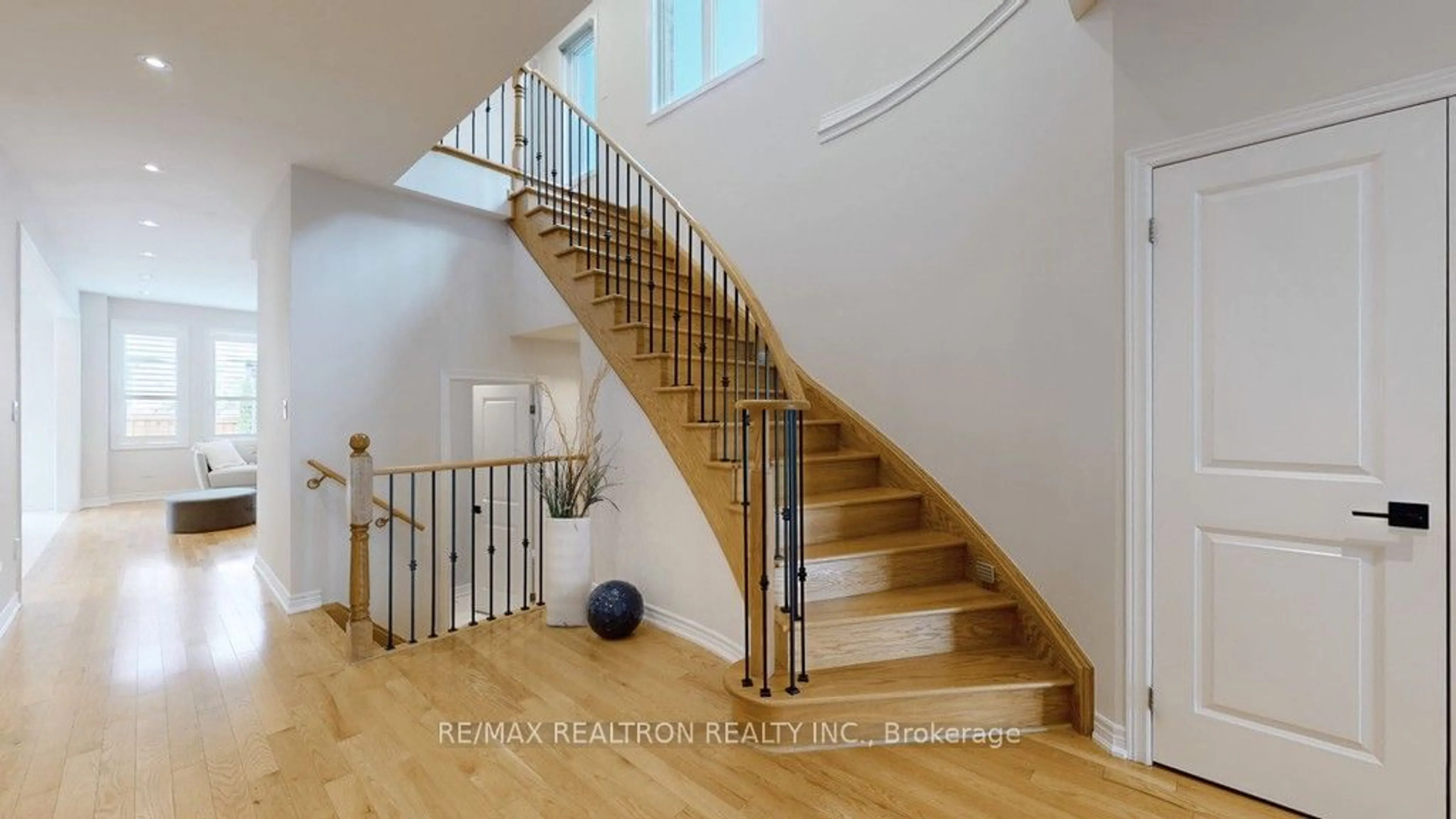 Stairs for 6 Riding Mountain Dr, Richmond Hill Ontario L4E 0X9