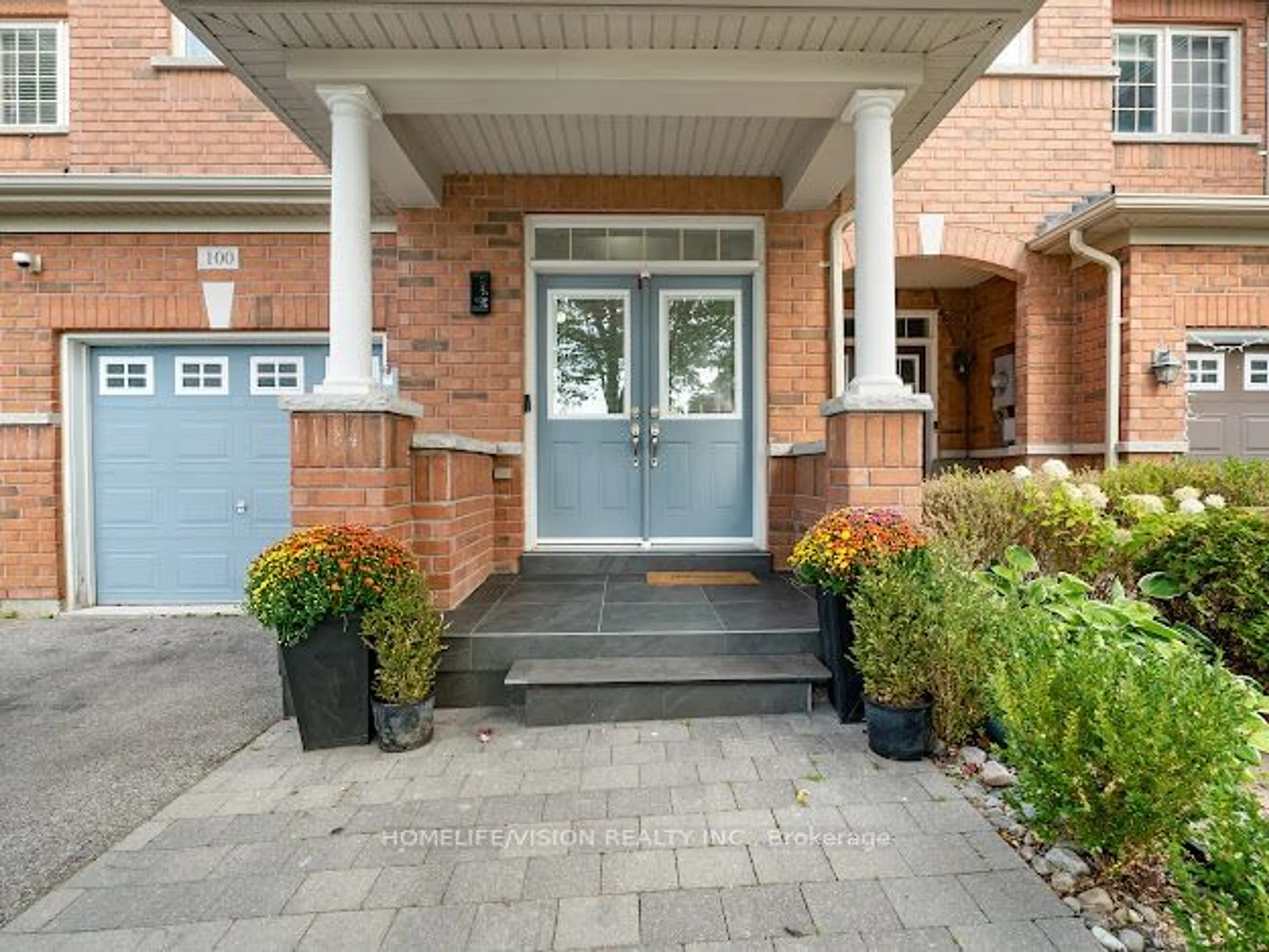 Indoor entryway, ceramic floors for 100 Gosnel Circ, Bradford West Gwillimbury Ontario L3Z 2A5