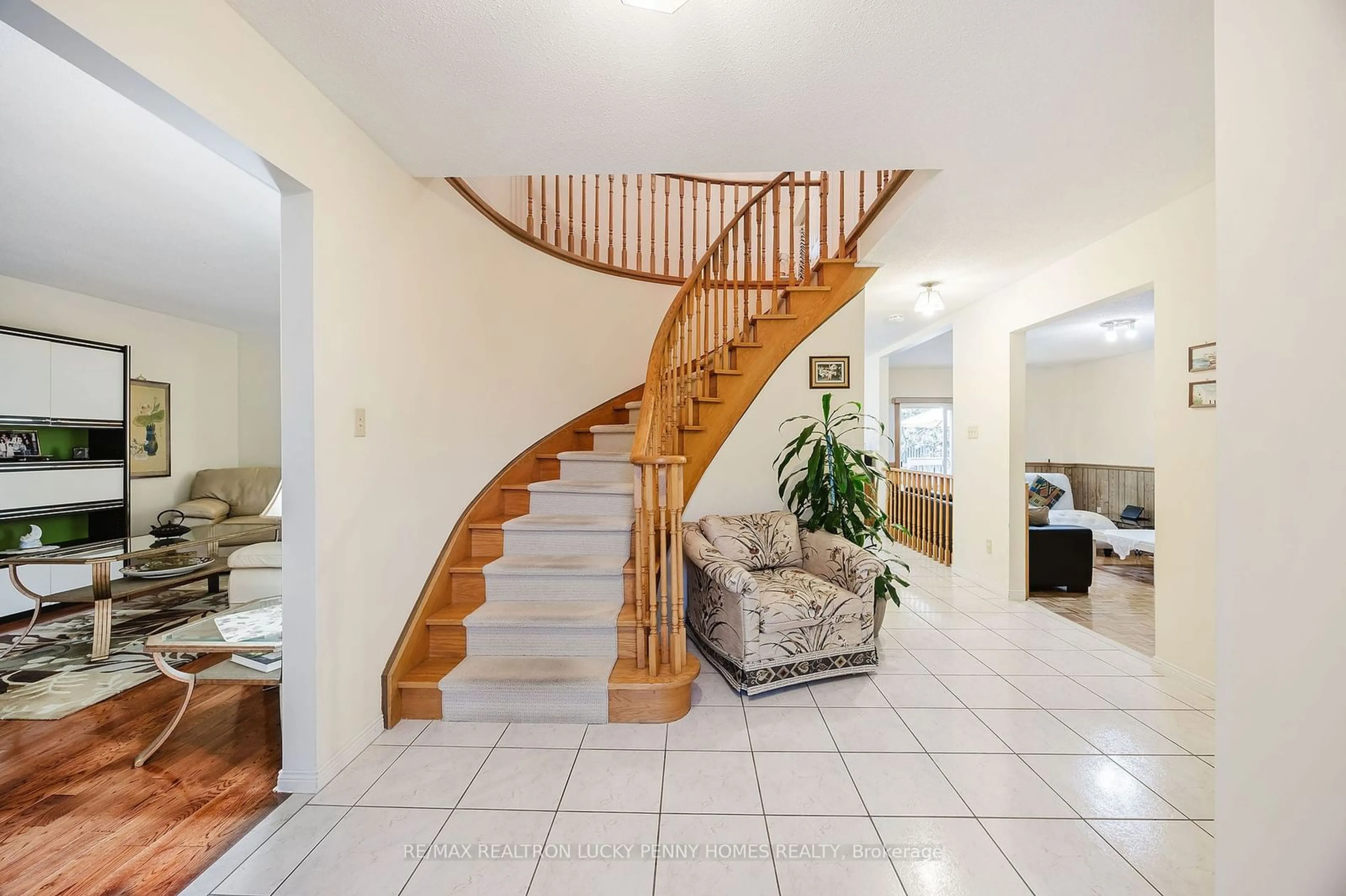 Indoor foyer for 170 Raymerville Dr, Markham Ontario L3P 6S8