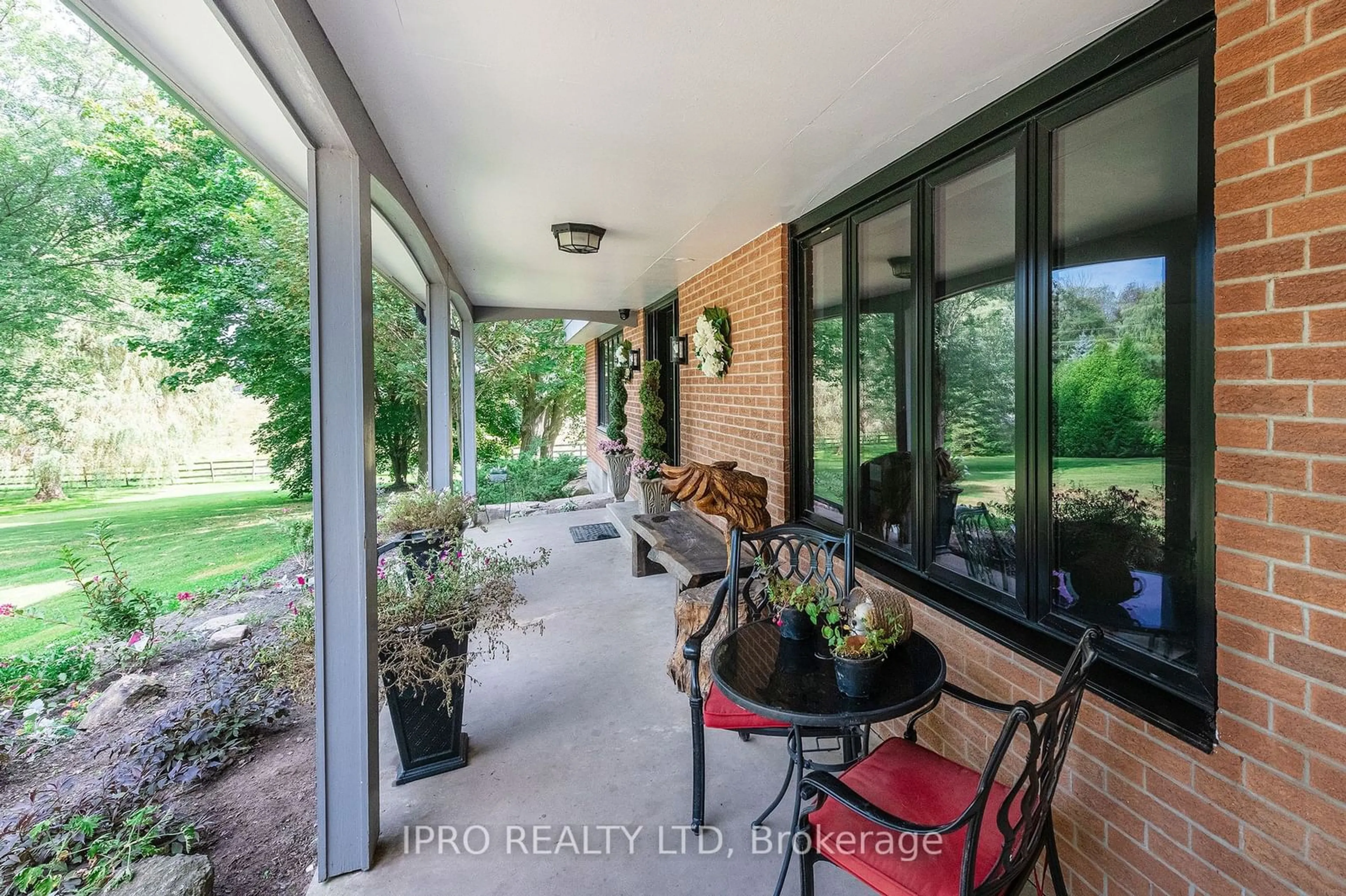 Indoor entryway, wood floors for 6845 19th Sdrd, King Ontario L0G 1T0