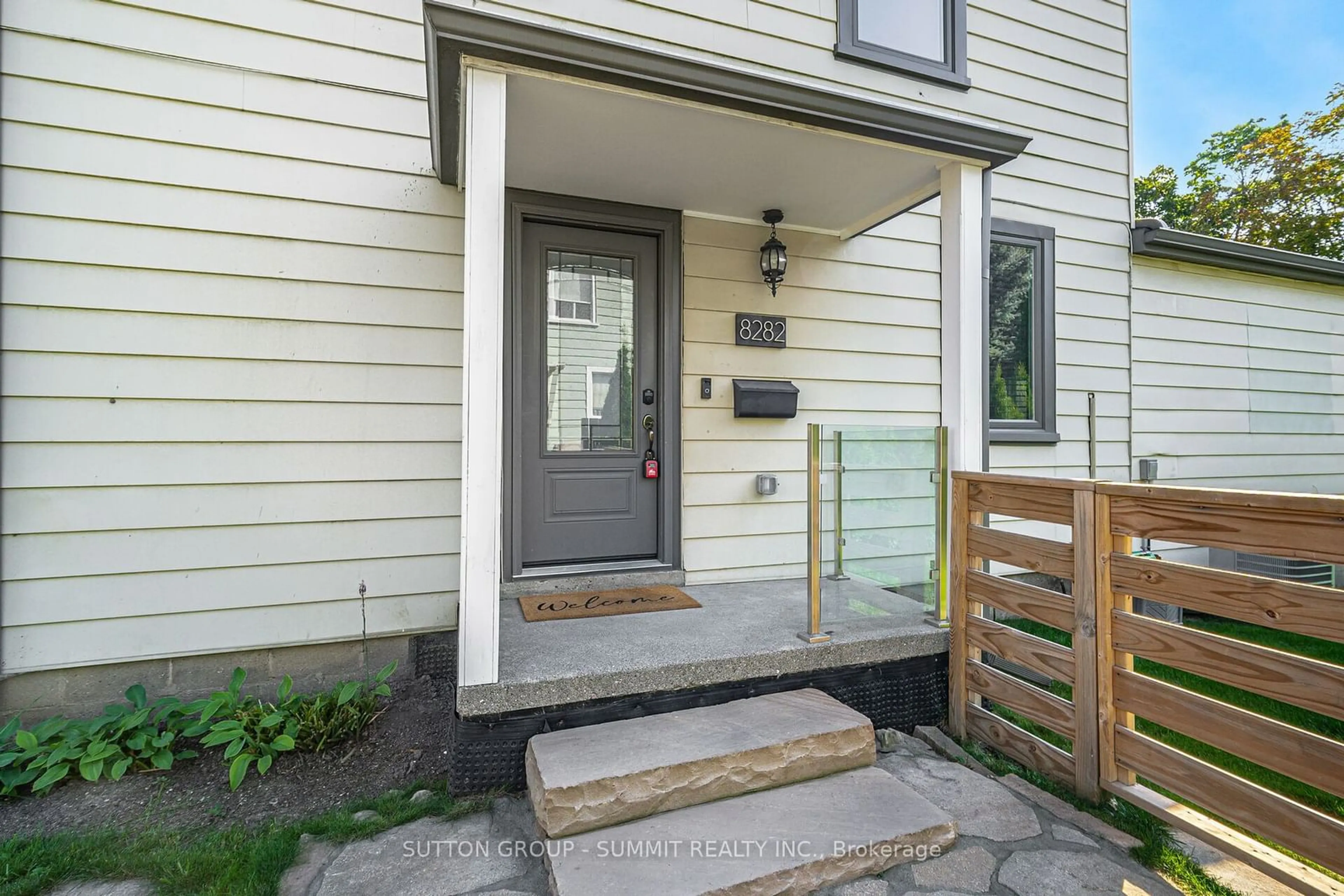 Indoor entryway, wood floors for 8282 Kipling Ave, Vaughan Ontario L4L 2A6