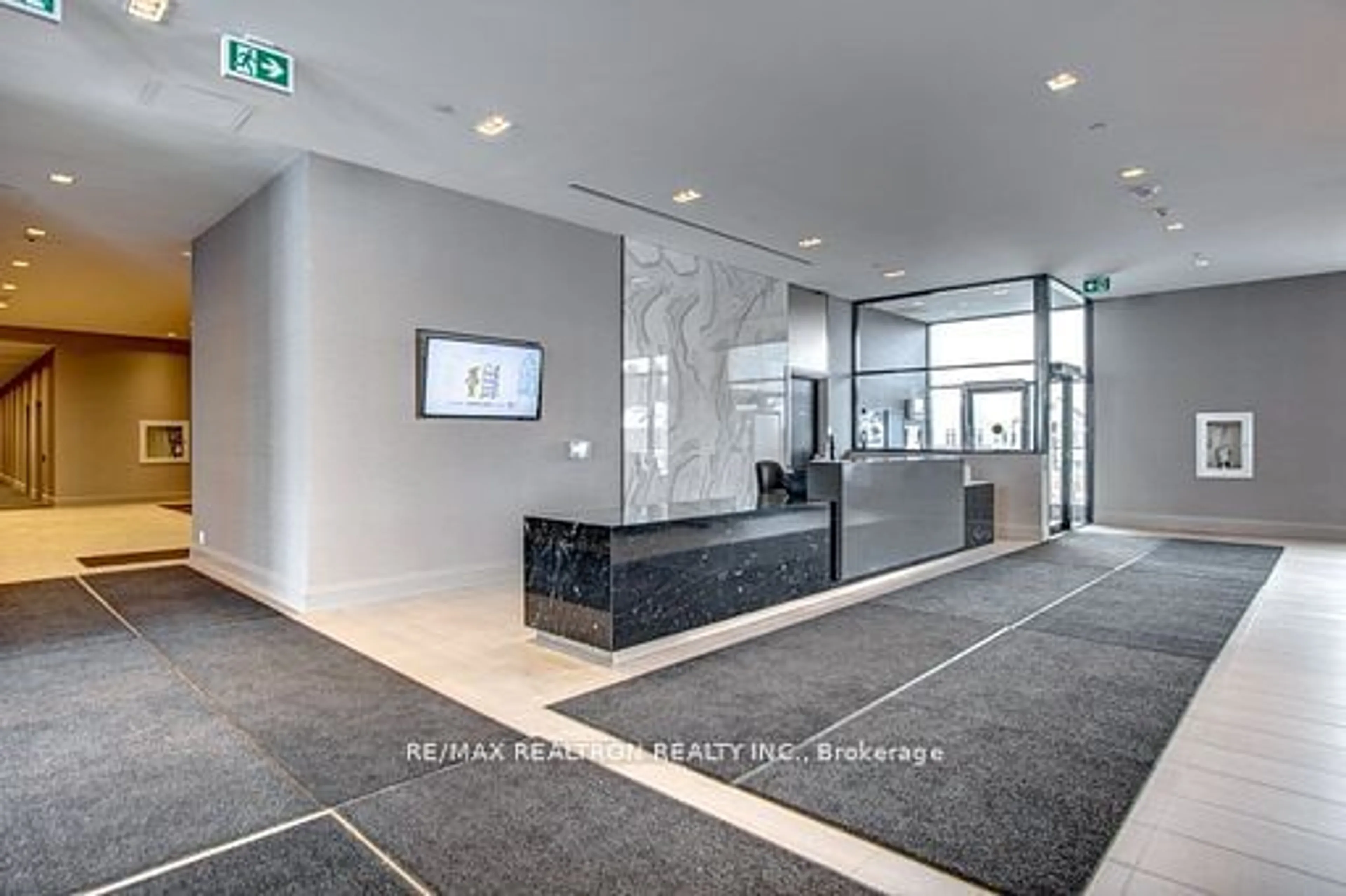 Indoor lobby, ceramic floors for 555 William Graham Dr #PH402, Aurora Ontario L4G 3H9