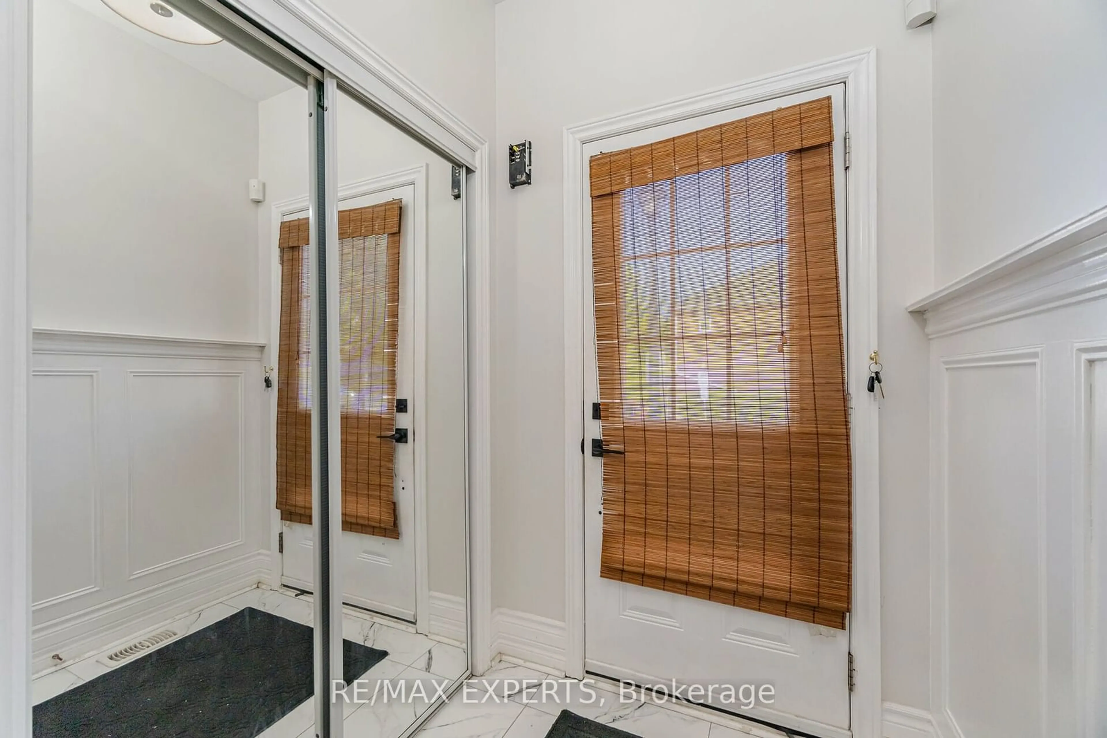 Indoor entryway, wood floors for 222 Tom Taylor Cres, Newmarket Ontario L3X 3E8