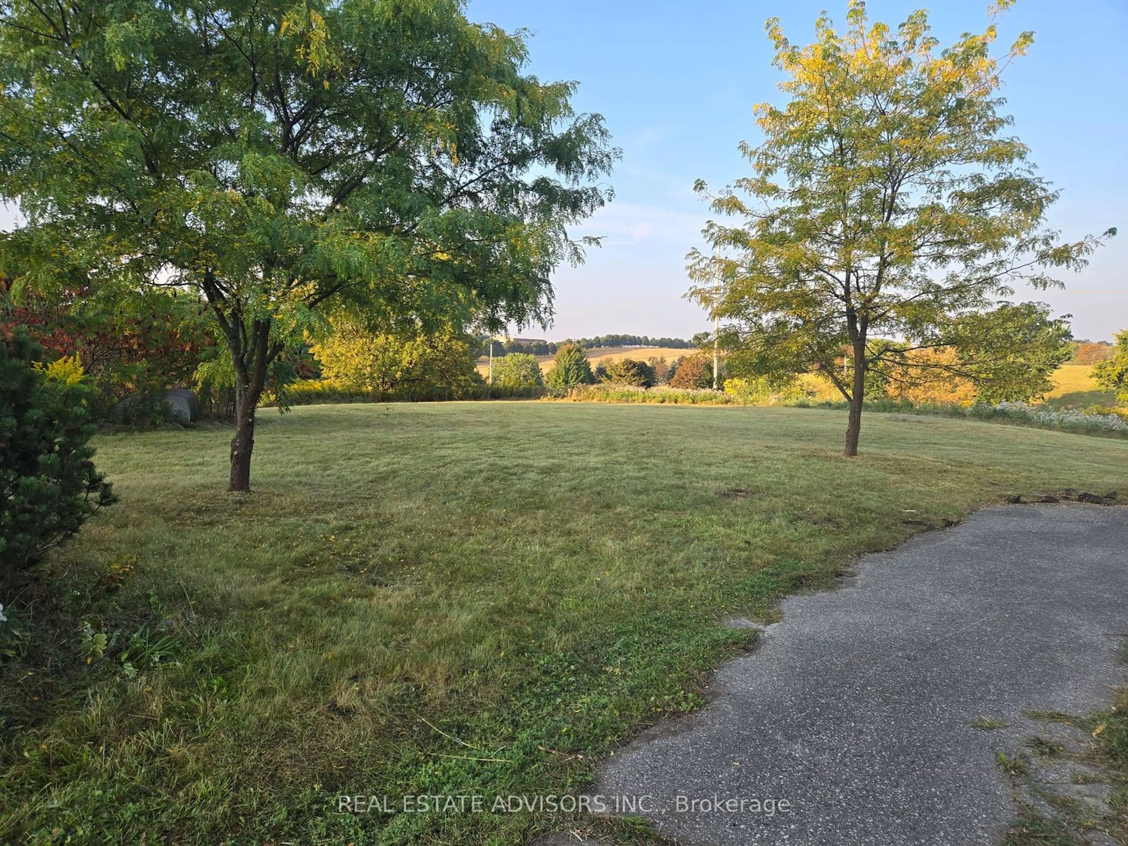 A pic from exterior of the house or condo, the fenced backyard for 20 Bells Lake Rd, King Ontario L0G 1T0