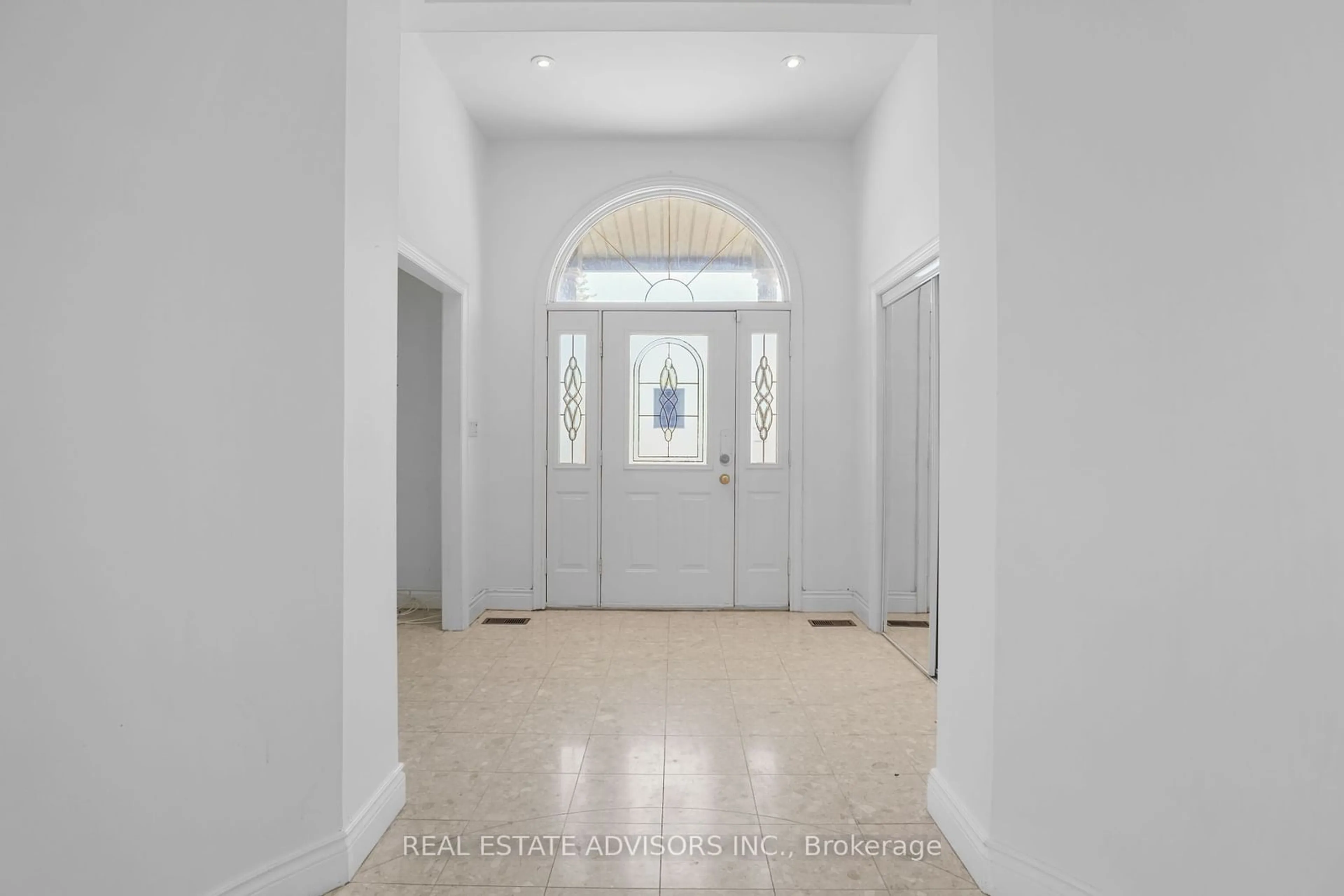 Indoor foyer, ceramic floors for 20 Bells Lake Rd, King Ontario L0G 1T0