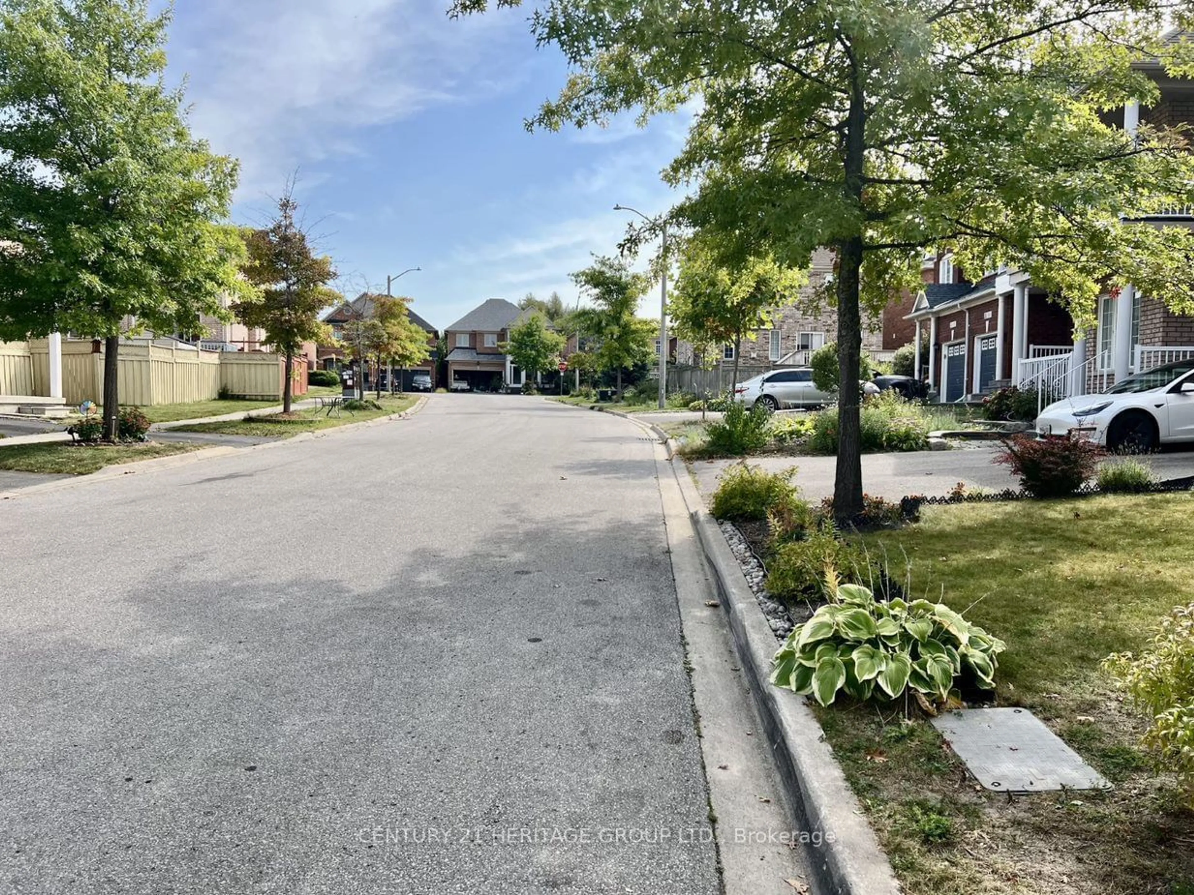 A view of a street for 8 Picnic St, Richmond Hill Ontario L4E 5C3