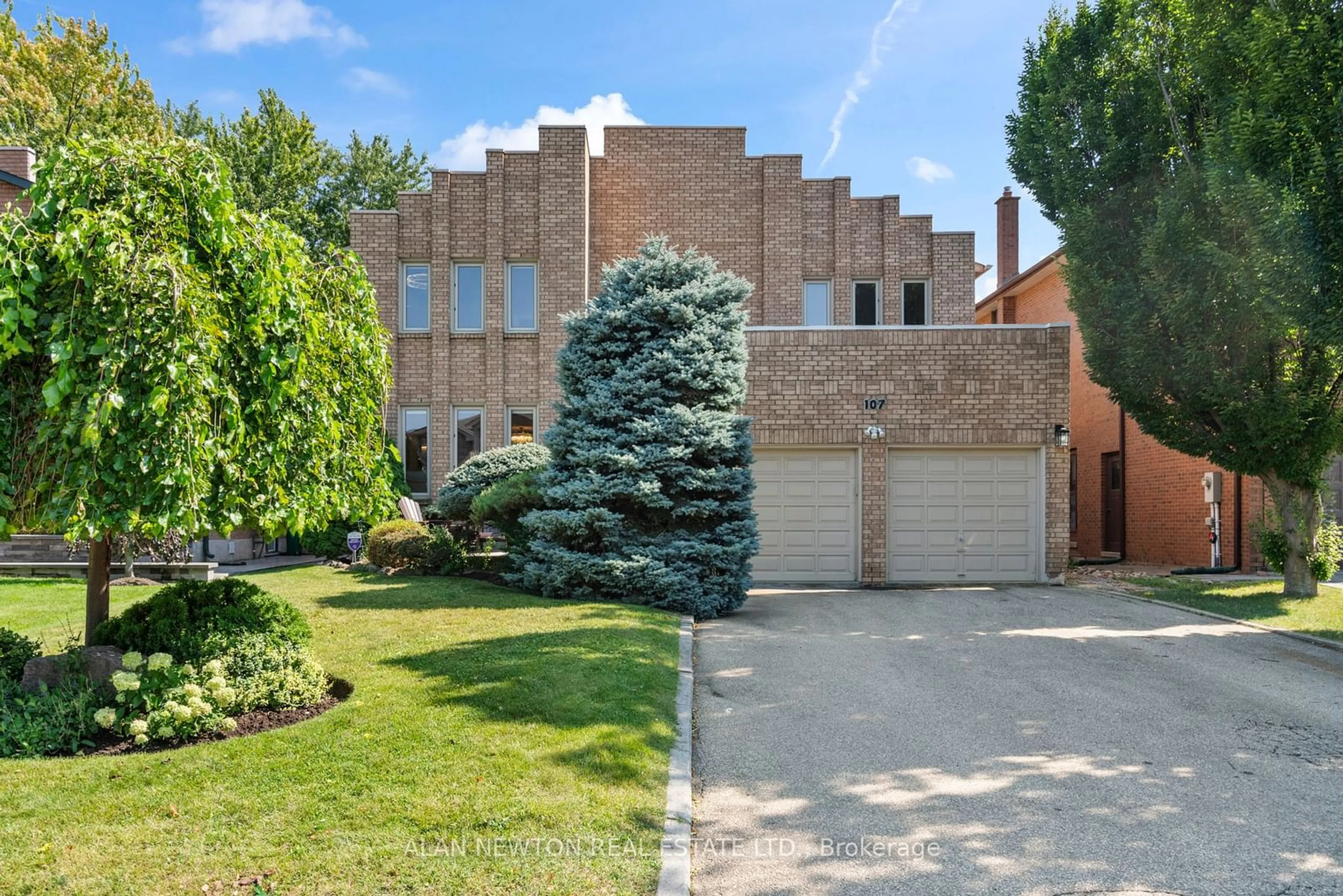 Home with brick exterior material for 107 Rodeo Dr, Vaughan Ontario L4J 4Y4