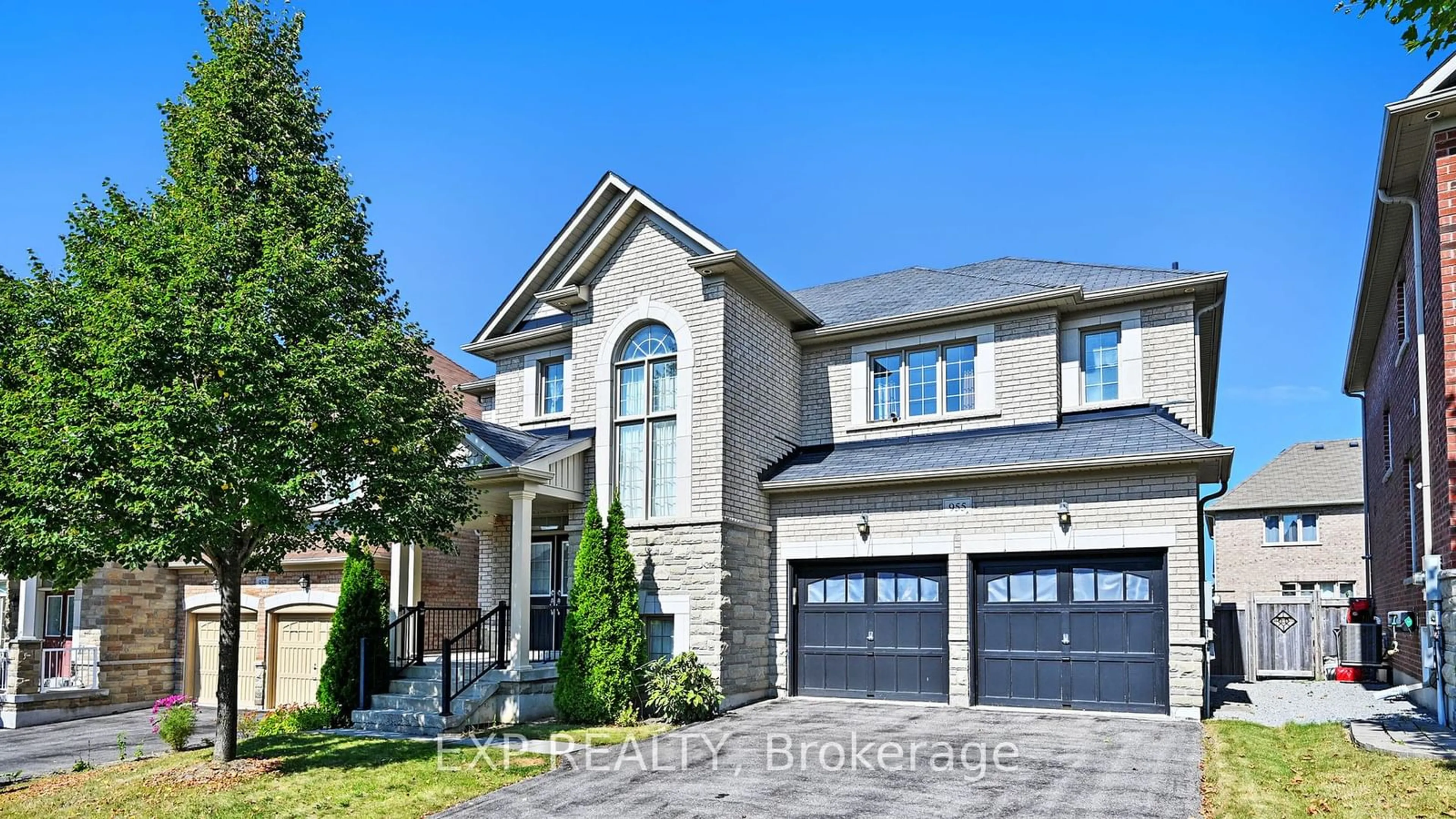 Home with brick exterior material for 955 Ernest cousins Circ, Newmarket Ontario L3X 0B7