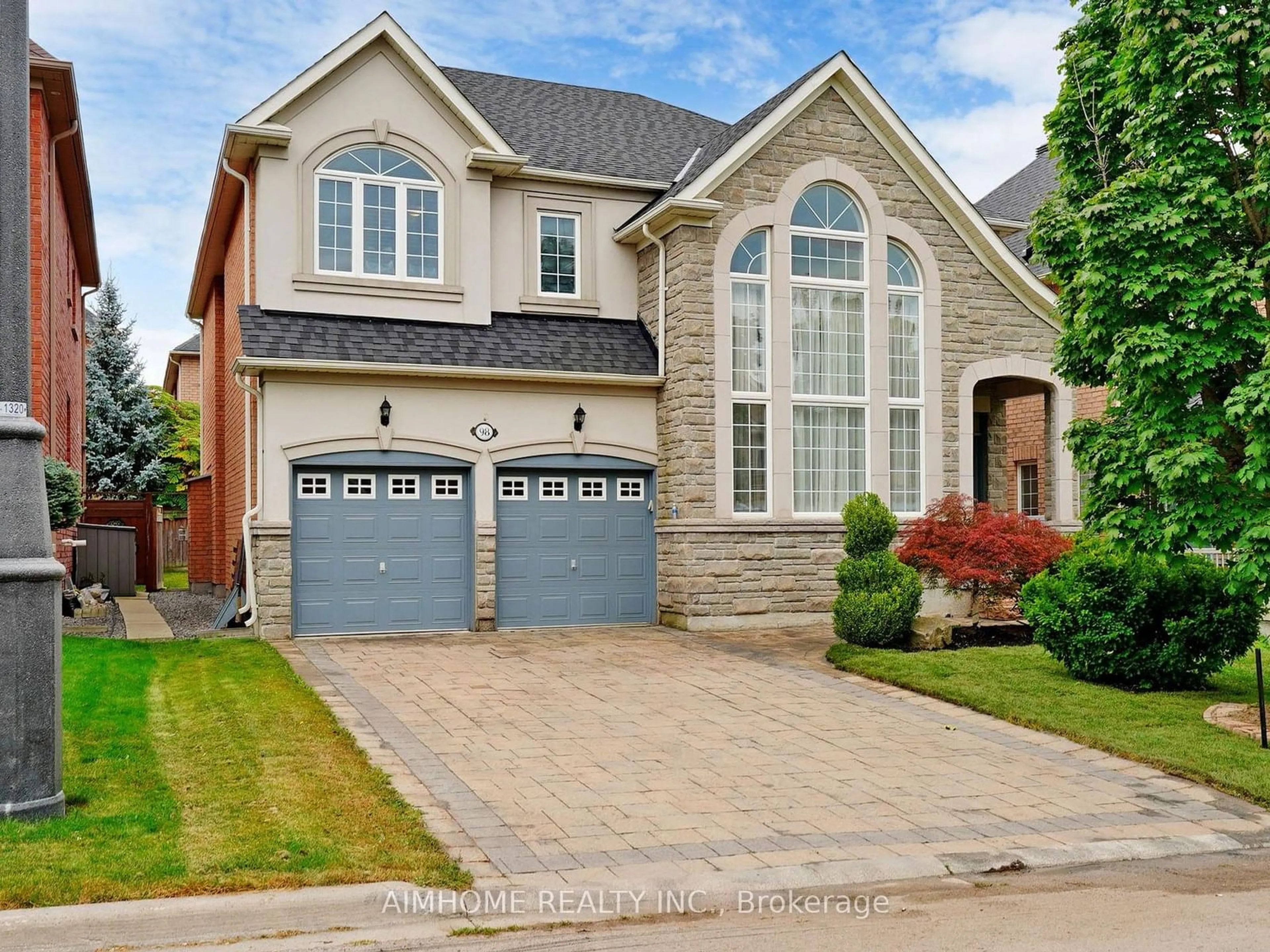 Home with brick exterior material for 98 Ames Cres, Aurora Ontario L4G 0C3