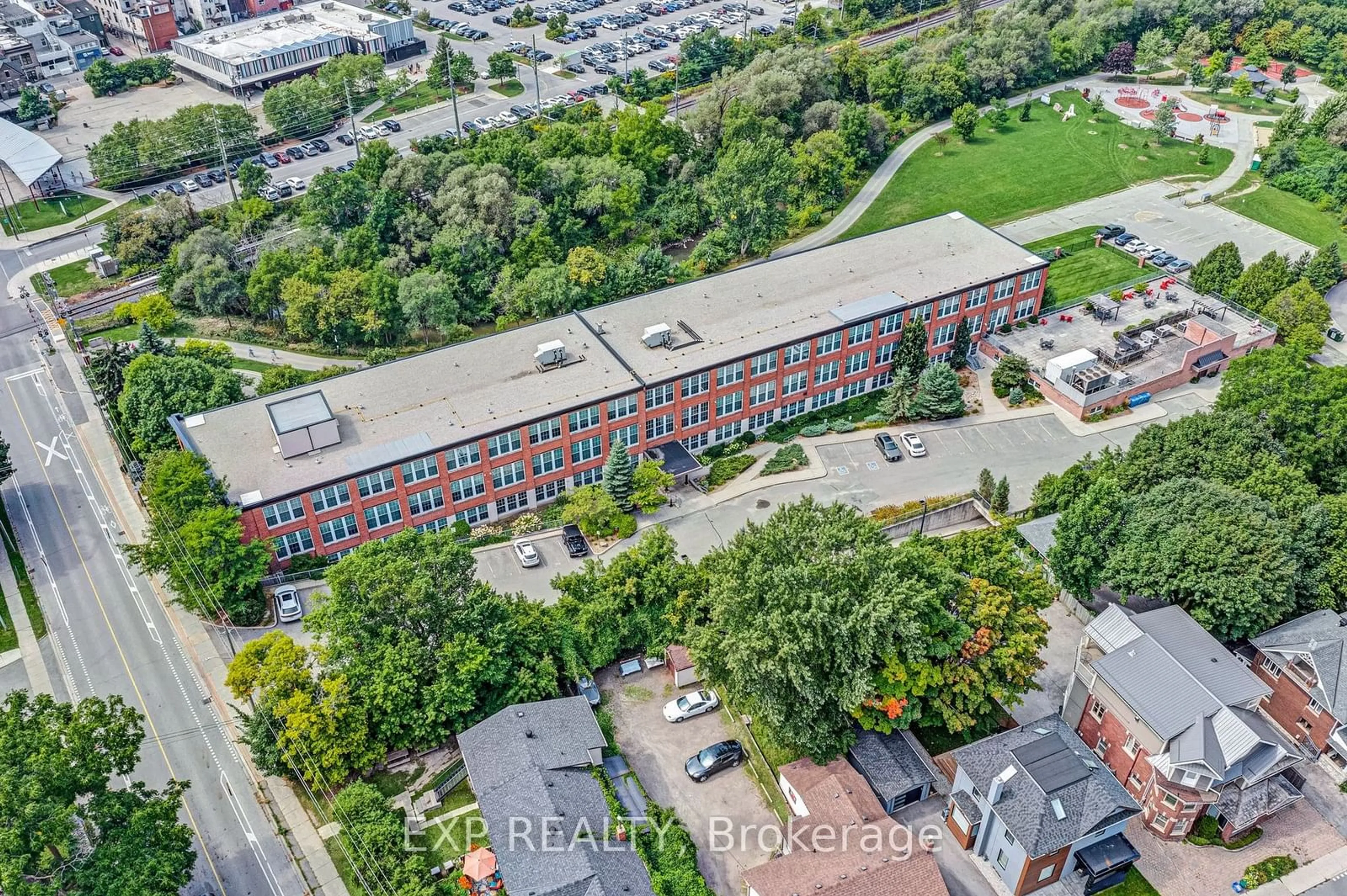 A pic from exterior of the house or condo, the front or back of building for 543 Timothy St #103, Newmarket Ontario L3Y 1R1