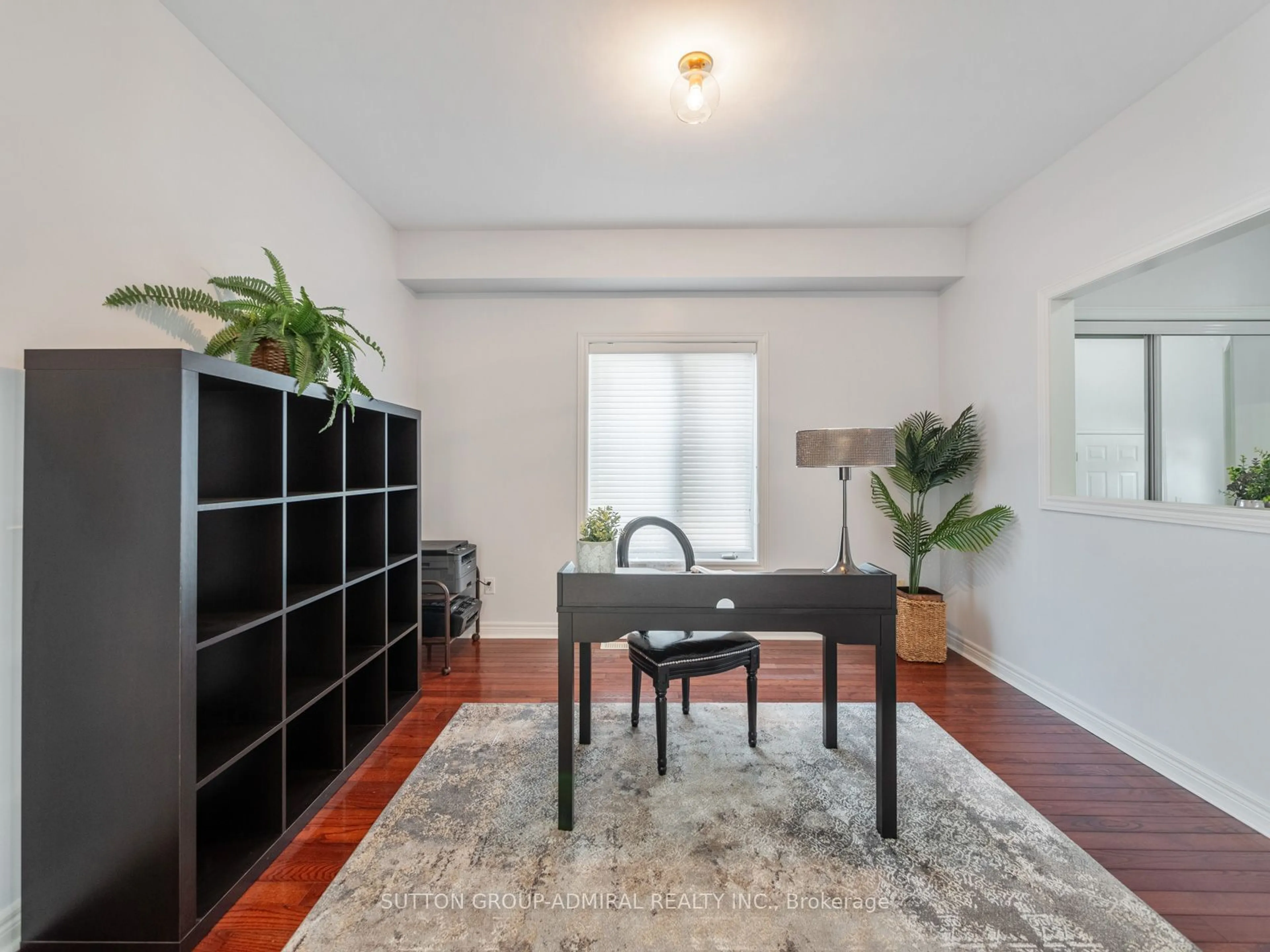 Indoor entryway, wood floors for 129 Sonoma Blvd, Vaughan Ontario L4H 1N8