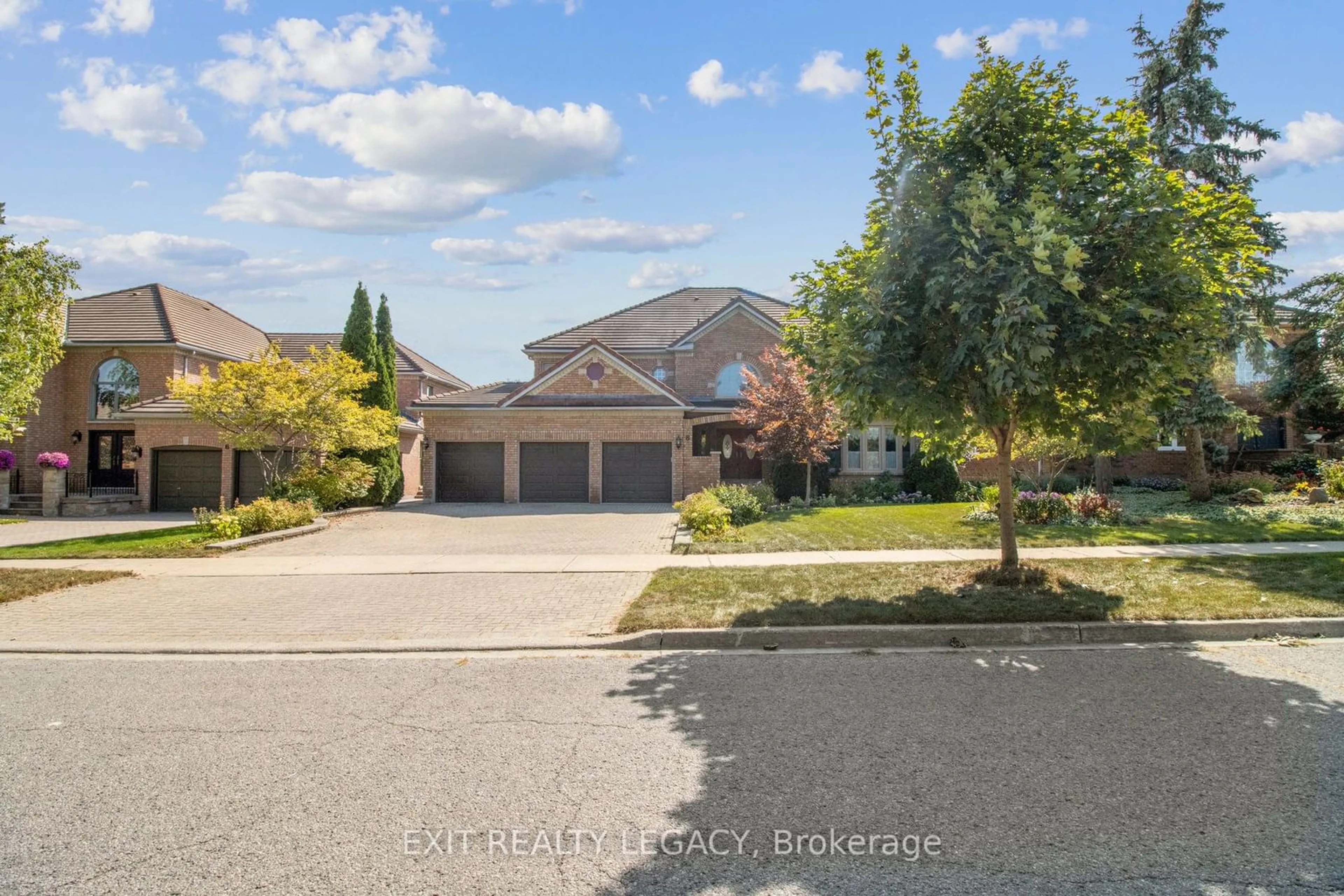 Frontside or backside of a home, the street view for 8 Northgate Cres, Richmond Hill Ontario L4B 2K5