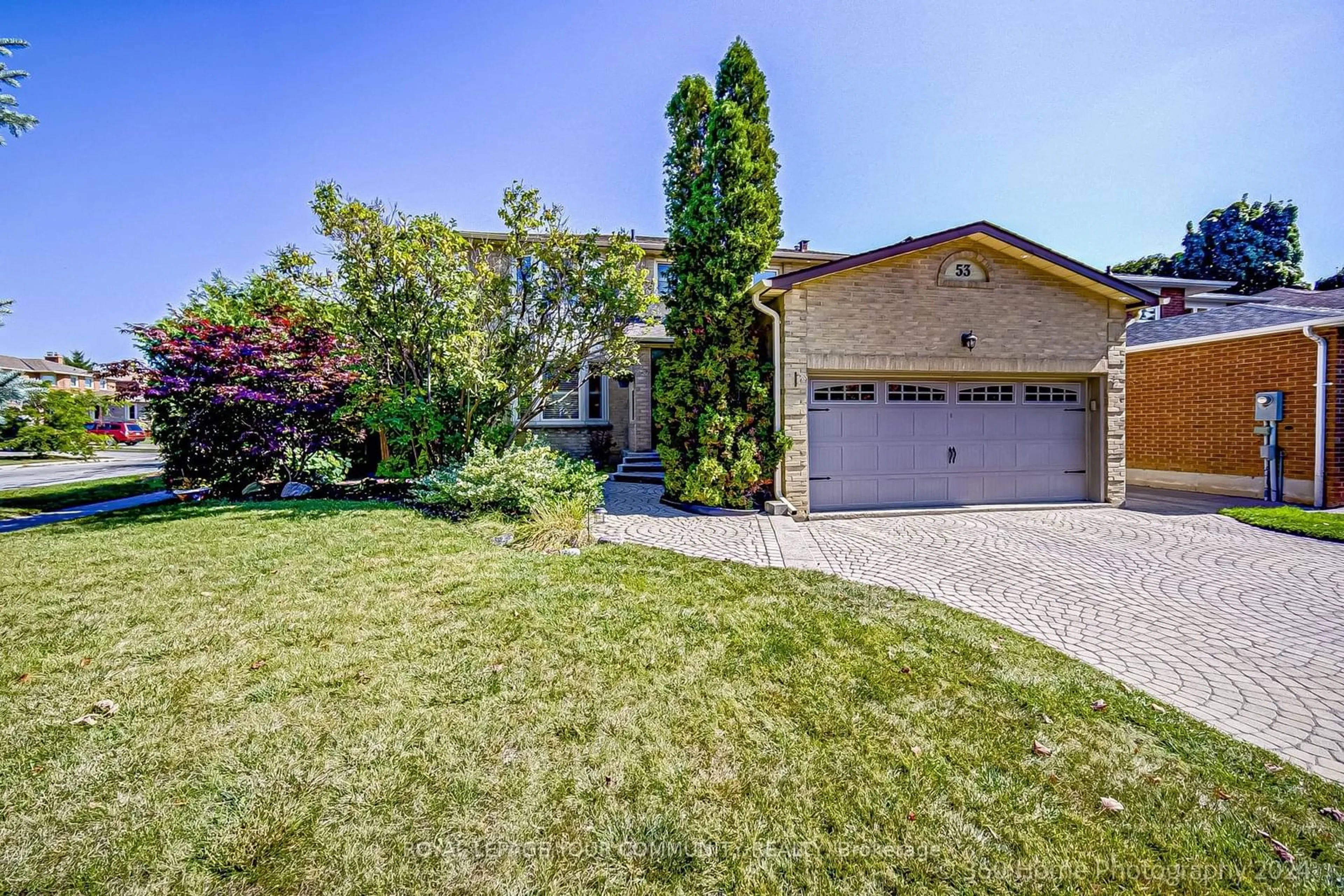 Frontside or backside of a home, the street view for 53 Marsh St, Richmond Hill Ontario L4C 7R6