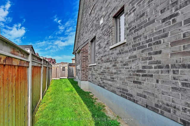 Primary image of 92 Holt Dr