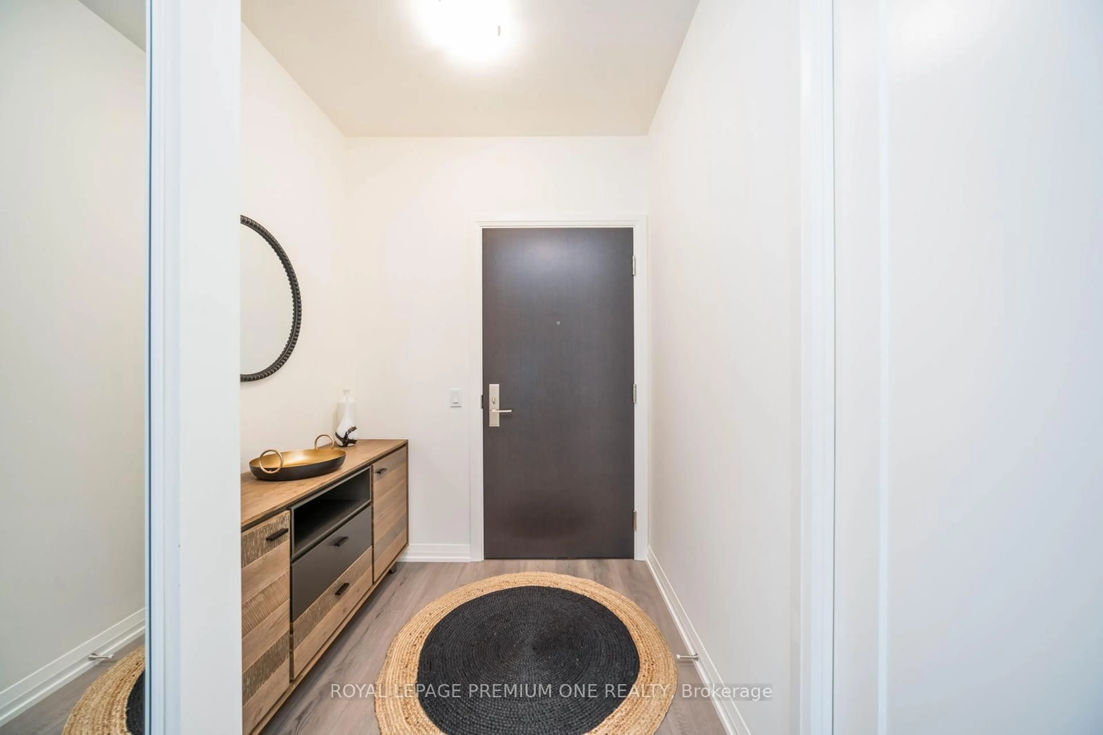 Indoor entryway for 9000 Jane St #1104, Vaughan Ontario L4K 0M6