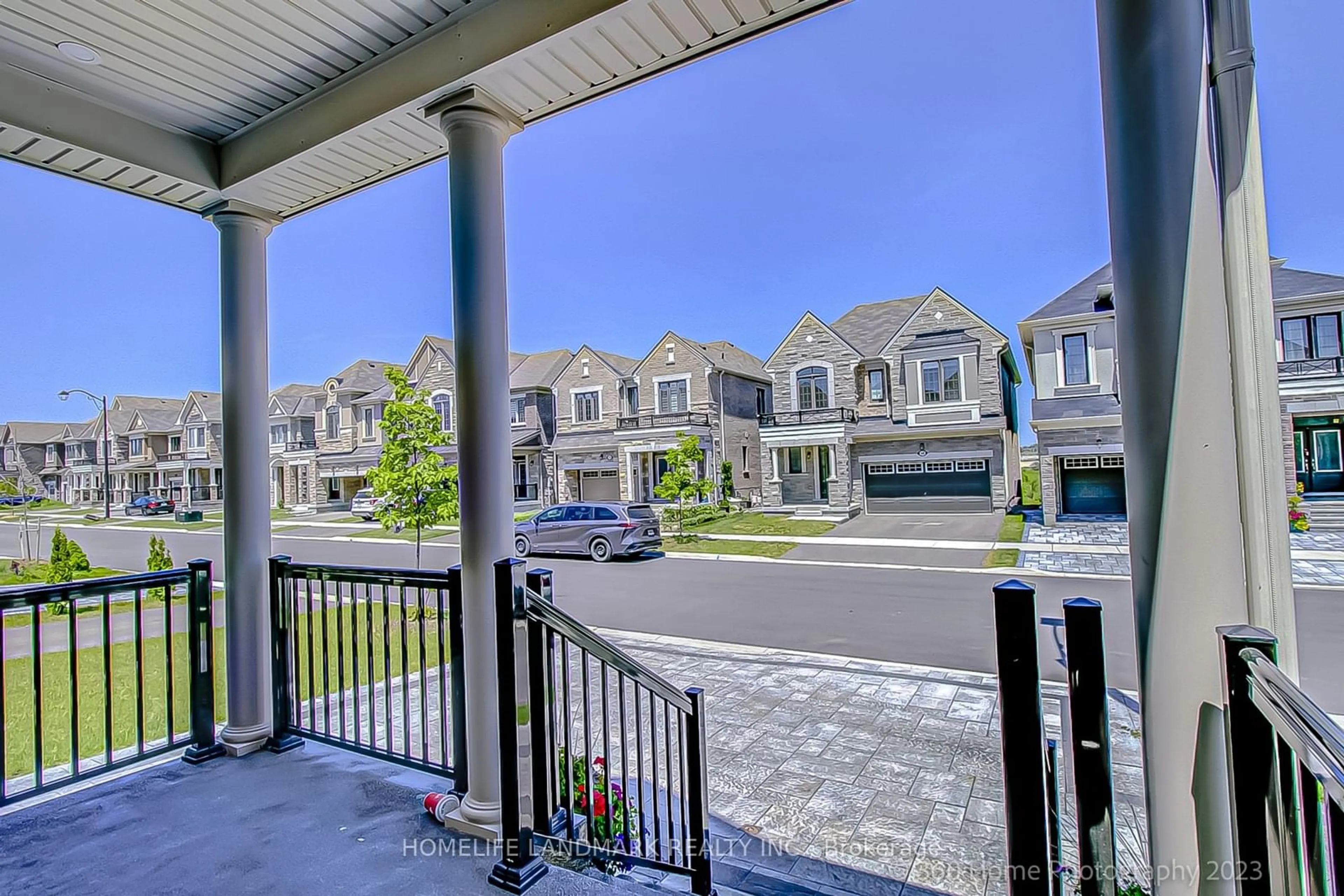 A pic from exterior of the house or condo, the street view for 67 Hartney Dr, Richmond Hill Ontario L4S 0J9