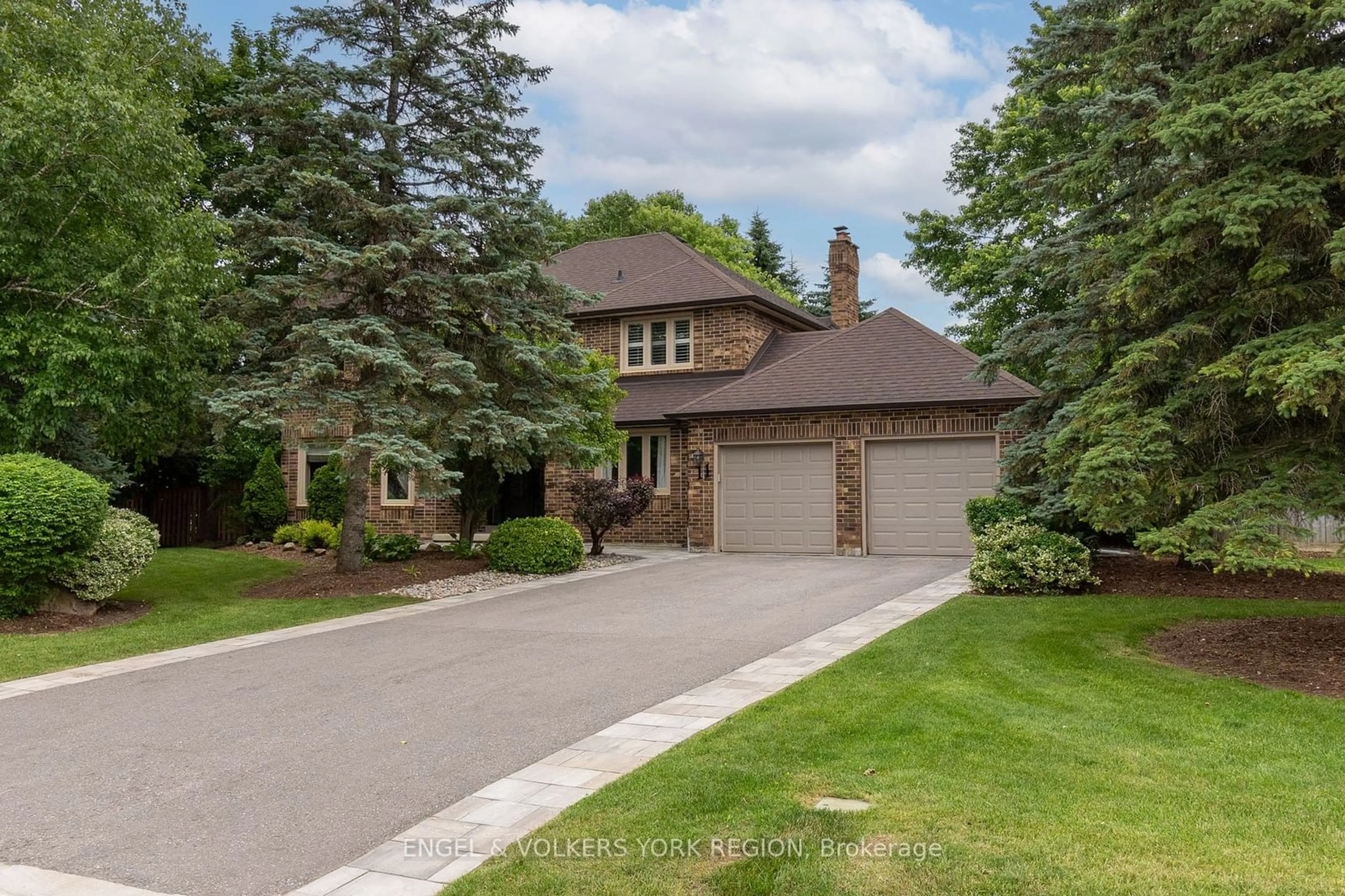 Frontside or backside of a home, the street view for 11 Sheardown Dr, King Ontario L0G 1N0