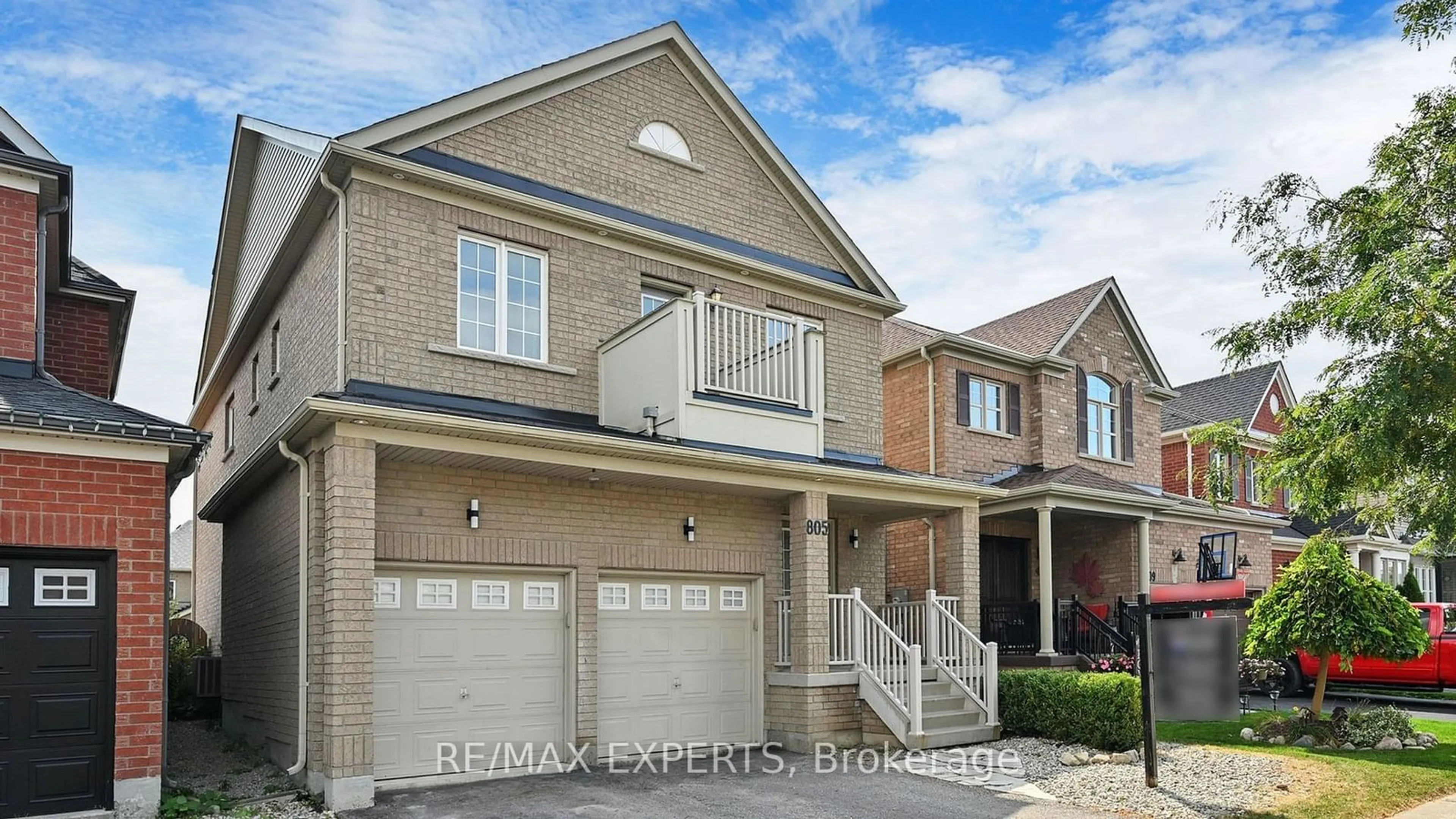 A pic from exterior of the house or condo for 805 Miller Park Ave, Bradford West Gwillimbury Ontario L3Z 0L7