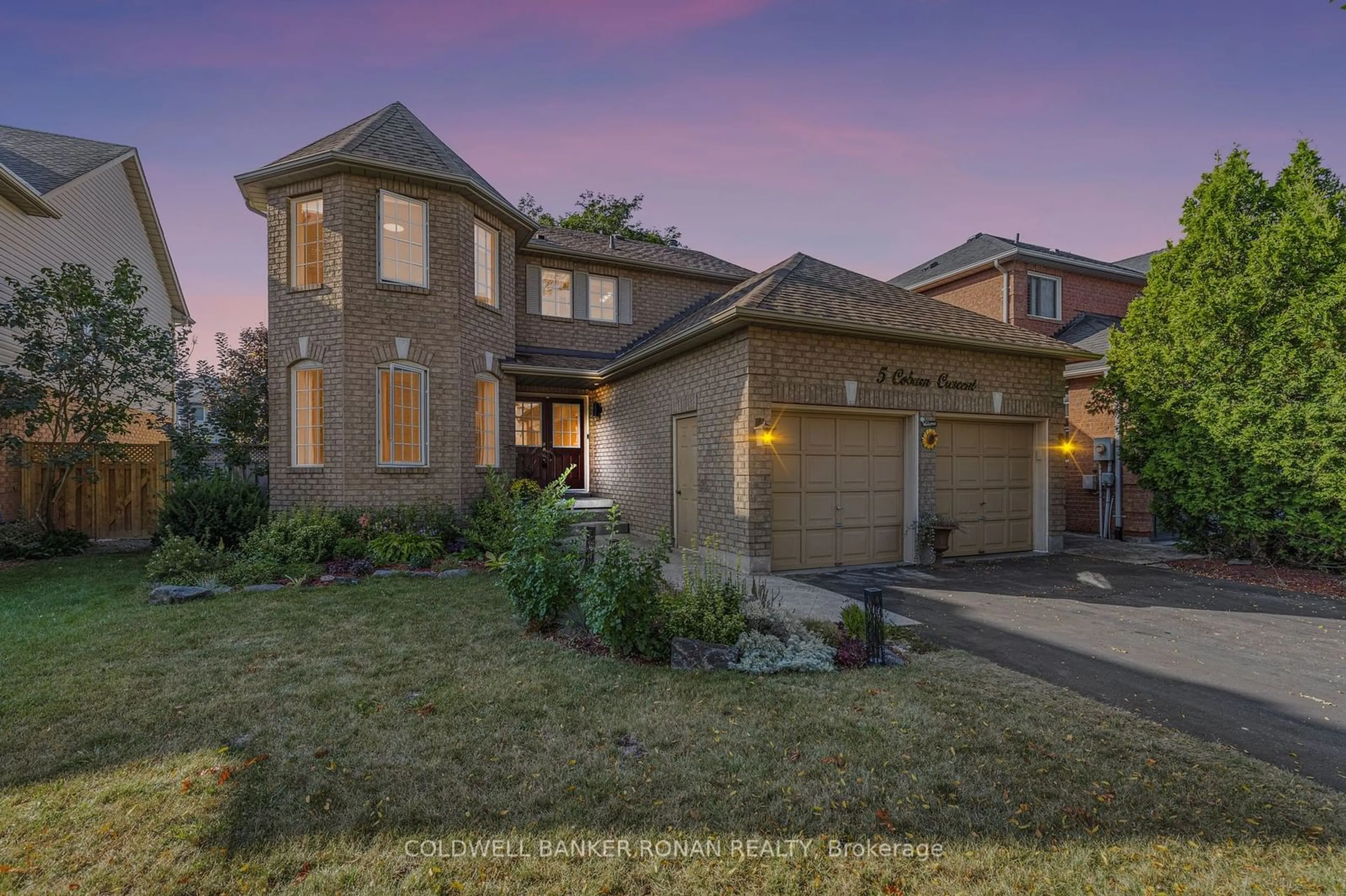 Frontside or backside of a home, the street view for 5 Coburn Cres, New Tecumseth Ontario L0G 1A0