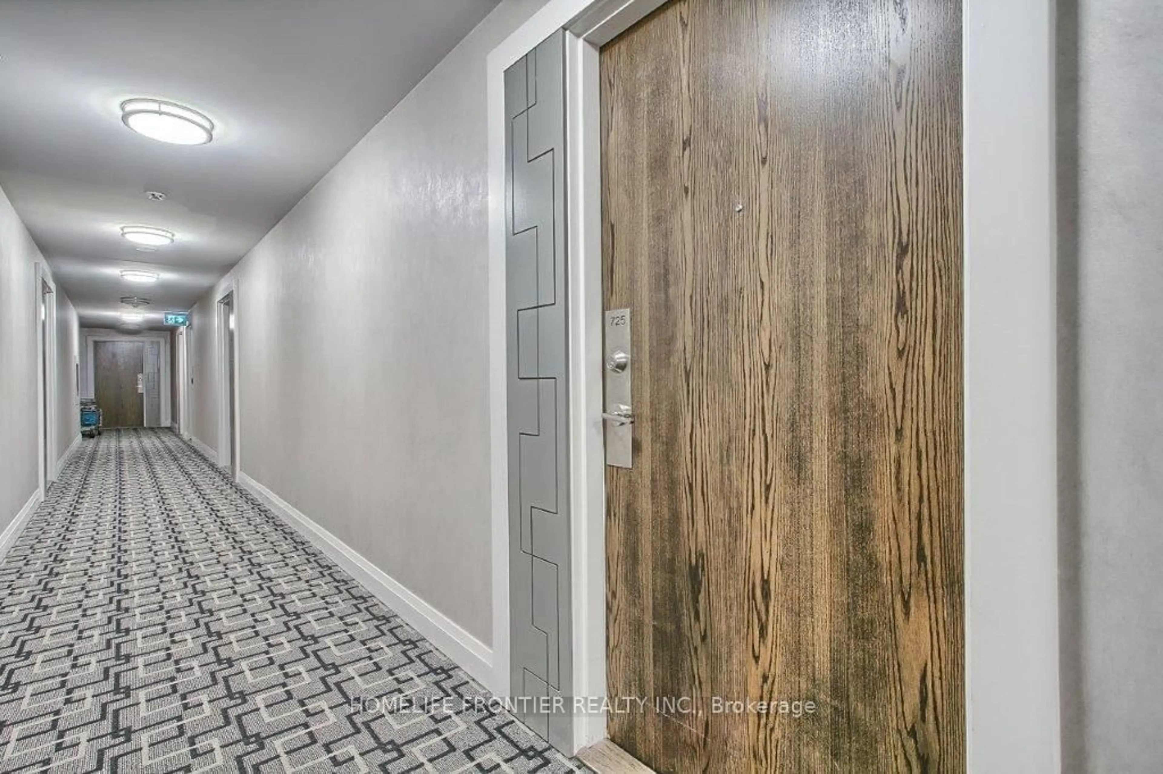 Indoor entryway for 99 Eagle Rock Way #725, Vaughan Ontario L6A 5A7