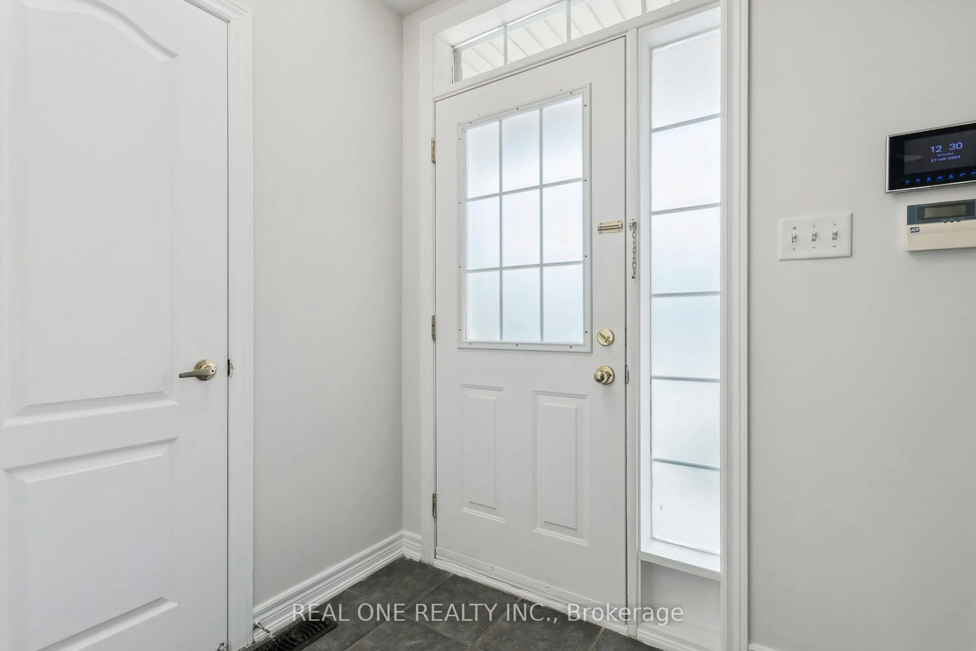 Indoor entryway for 40 Coco Ave, Richmond Hill Ontario L4S 2R5