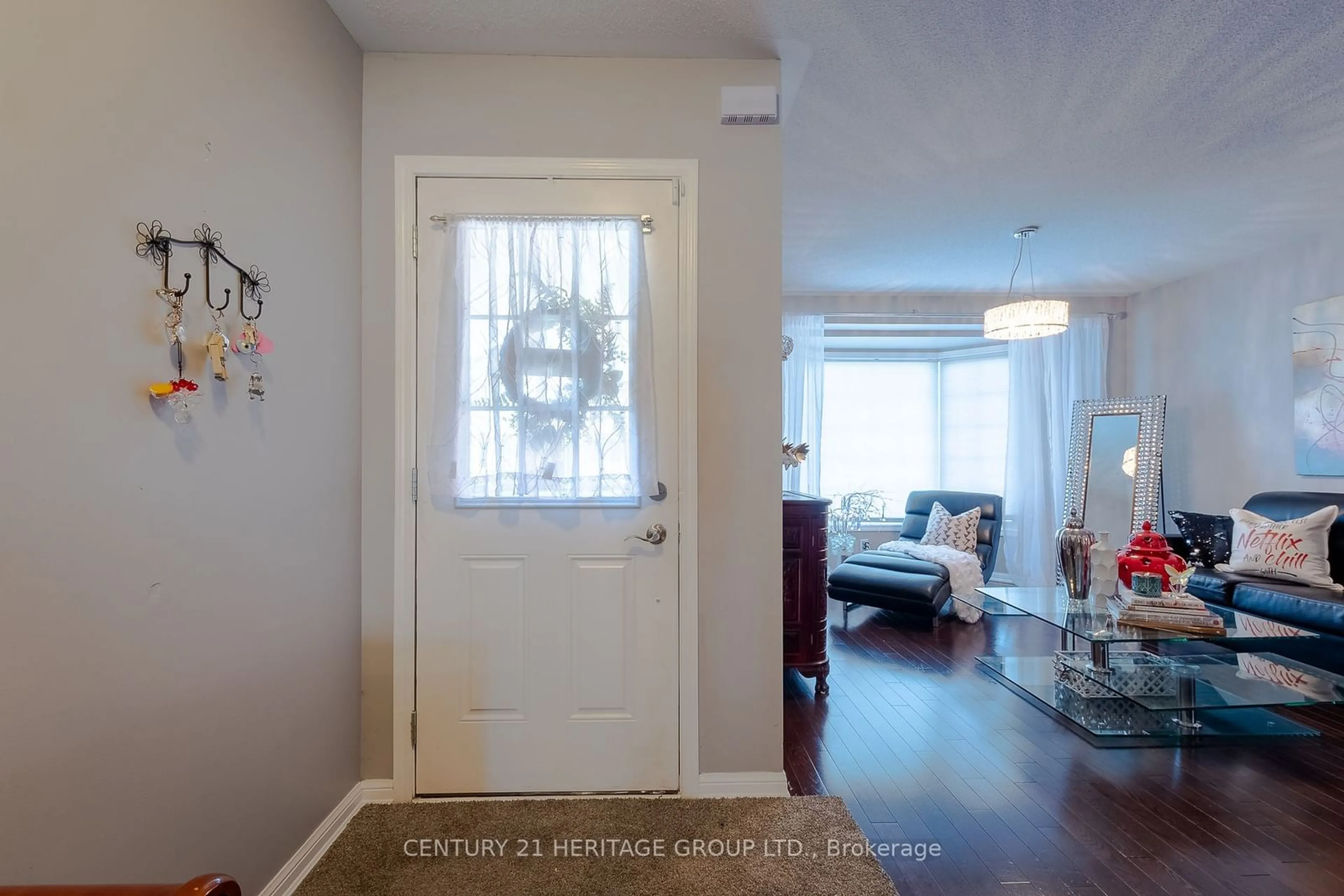 Indoor entryway, wood floors for 255 John W. Taylor Ave, New Tecumseth Ontario L9R 0J5