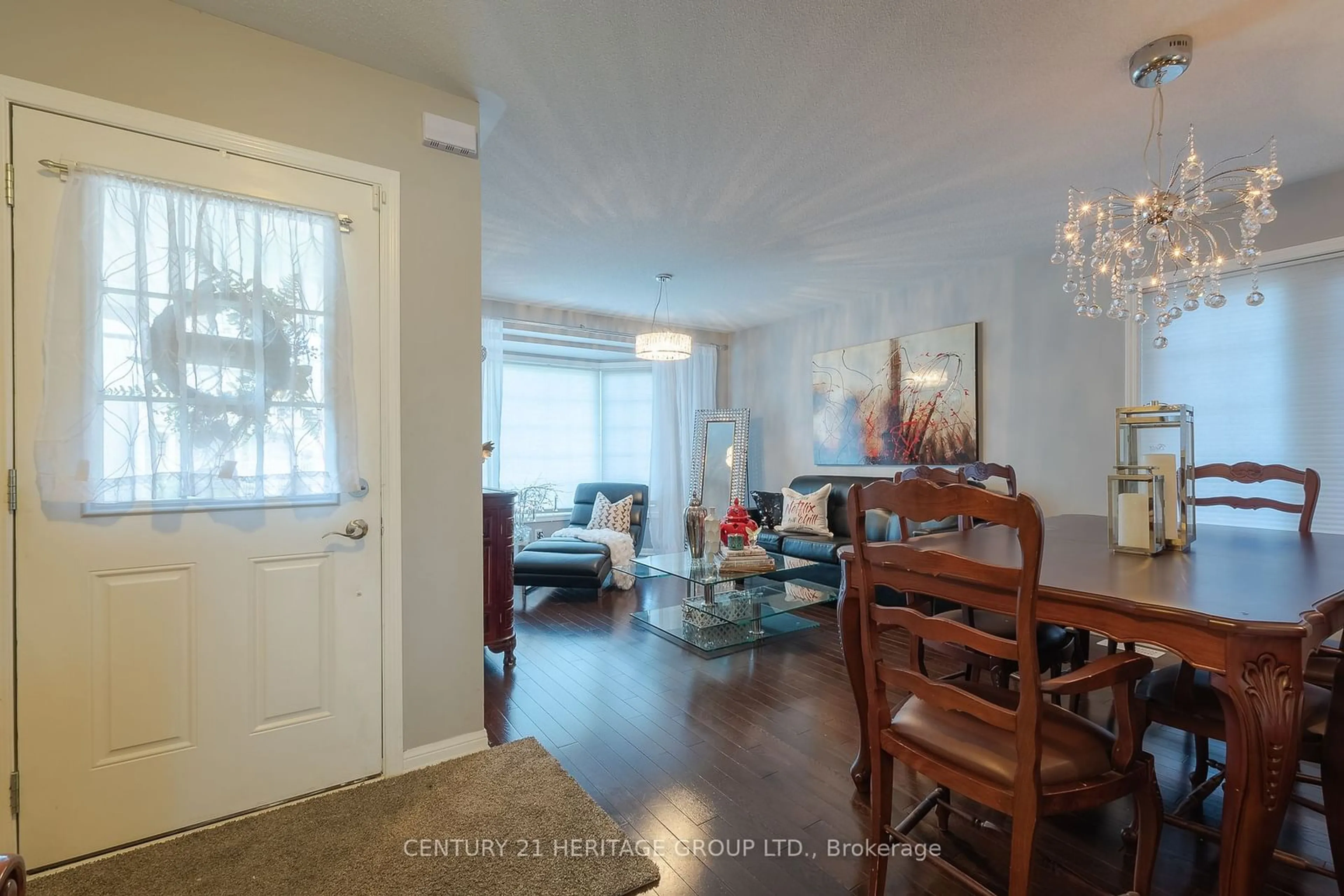 Indoor entryway, wood floors for 255 John W. Taylor Ave, New Tecumseth Ontario L9R 0J5