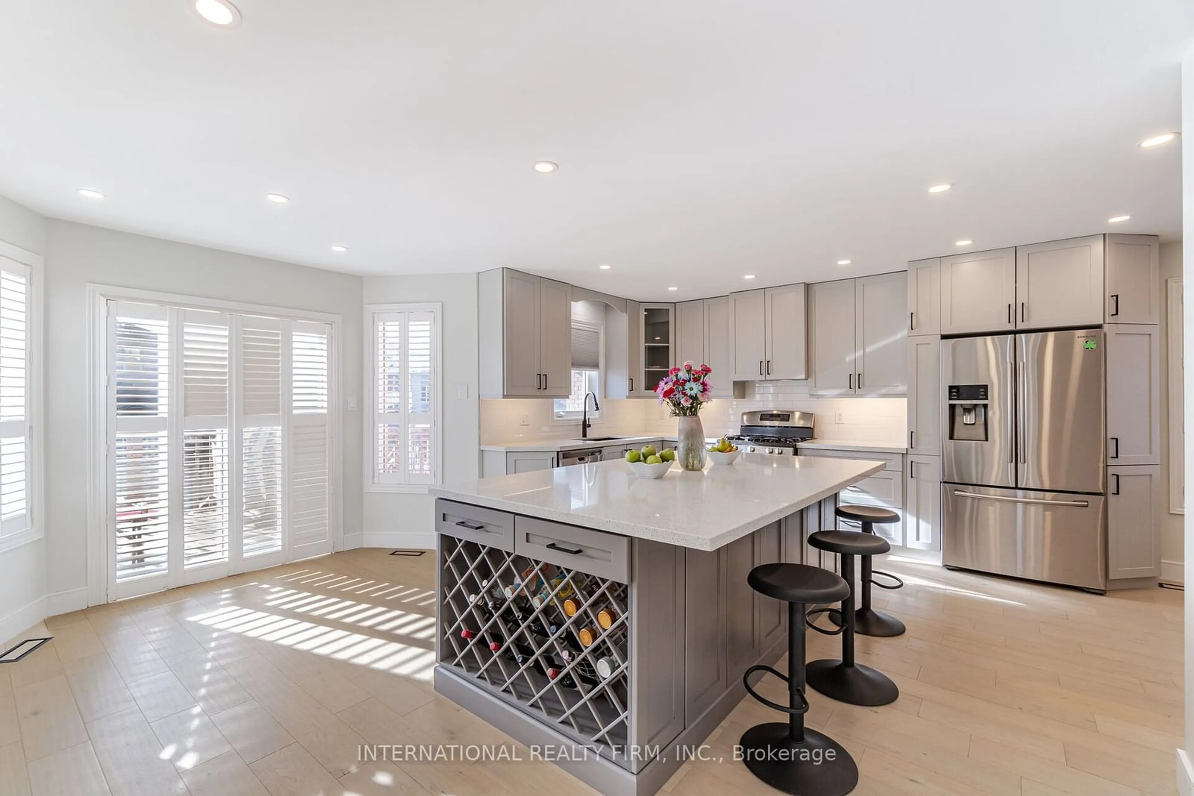 Contemporary kitchen for 67 Rosanna Cres, Vaughan Ontario L6A 3E3