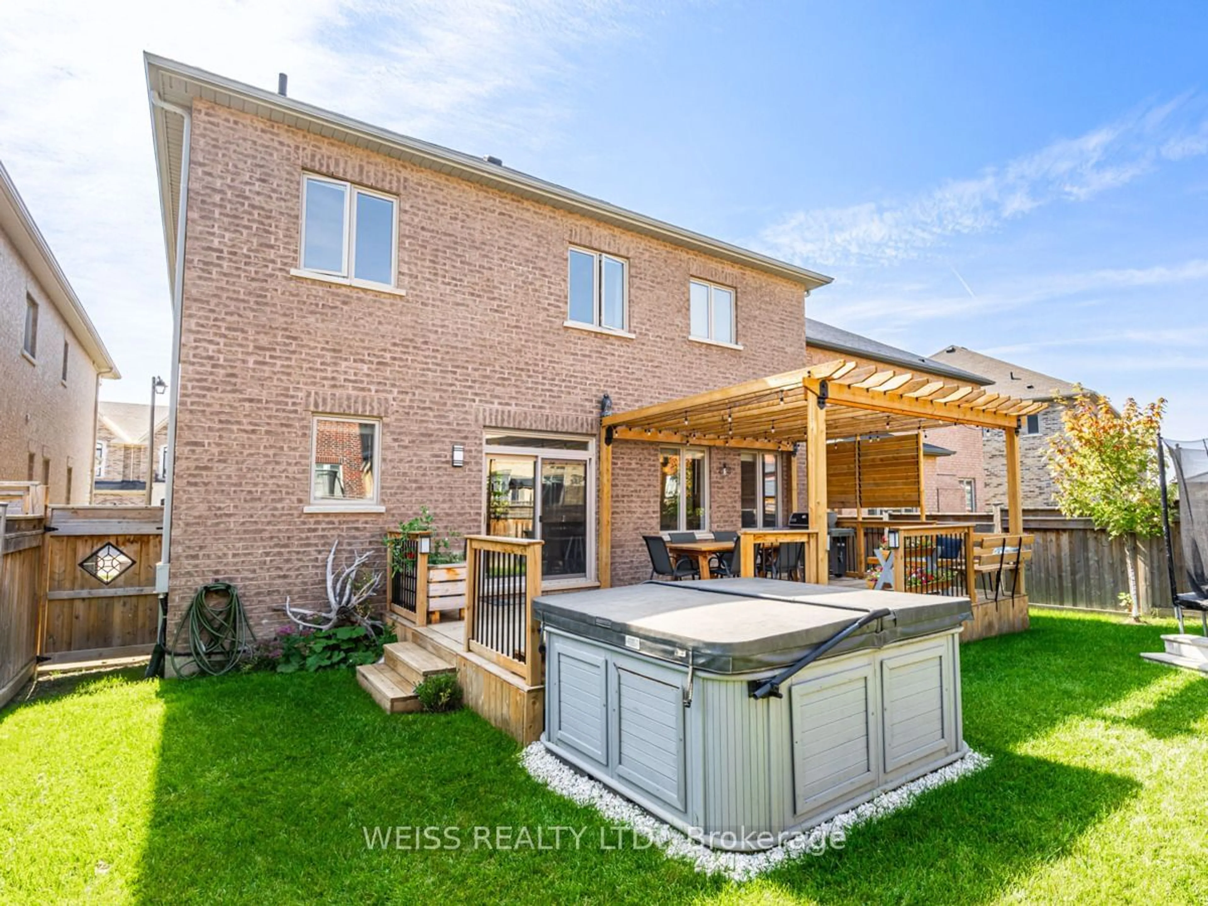 Home with brick exterior material for 14 Baleberry Cres, East Gwillimbury Ontario L9N 0P2