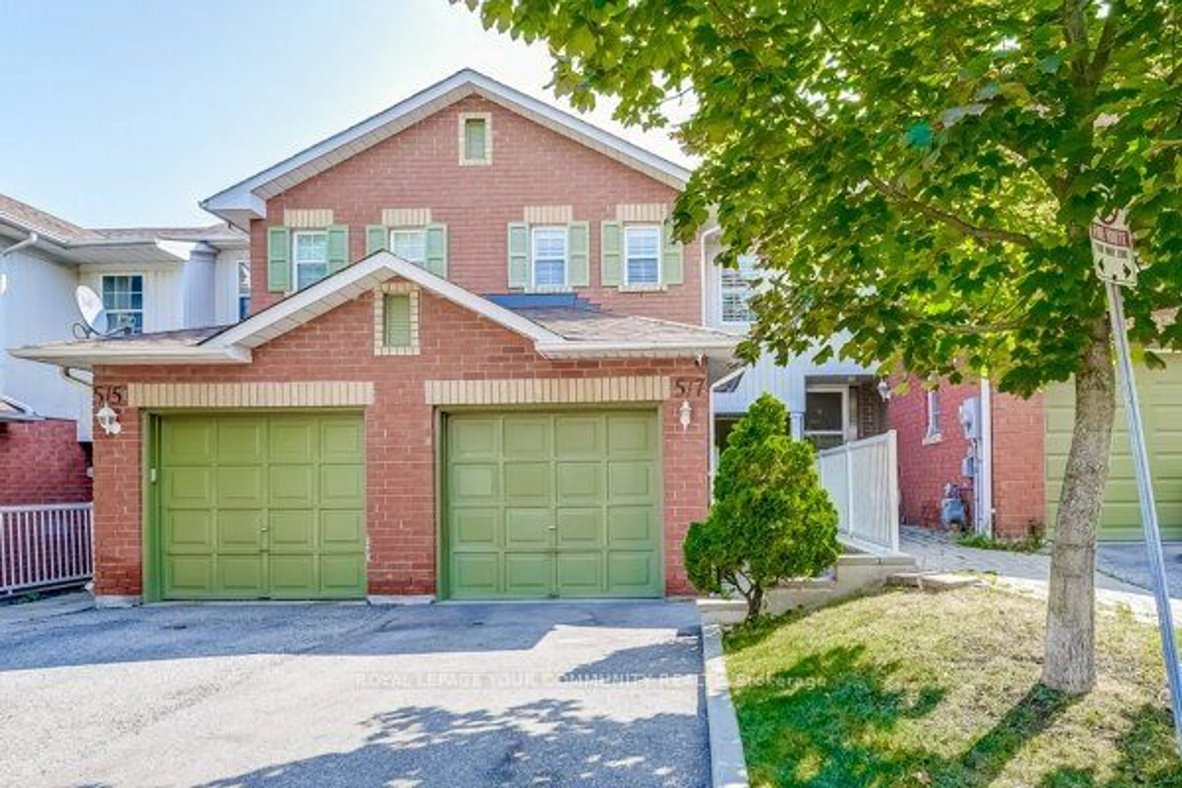 A pic from exterior of the house or condo, the street view for 517 Winkworth Crt, Newmarket Ontario L3Y 8R2