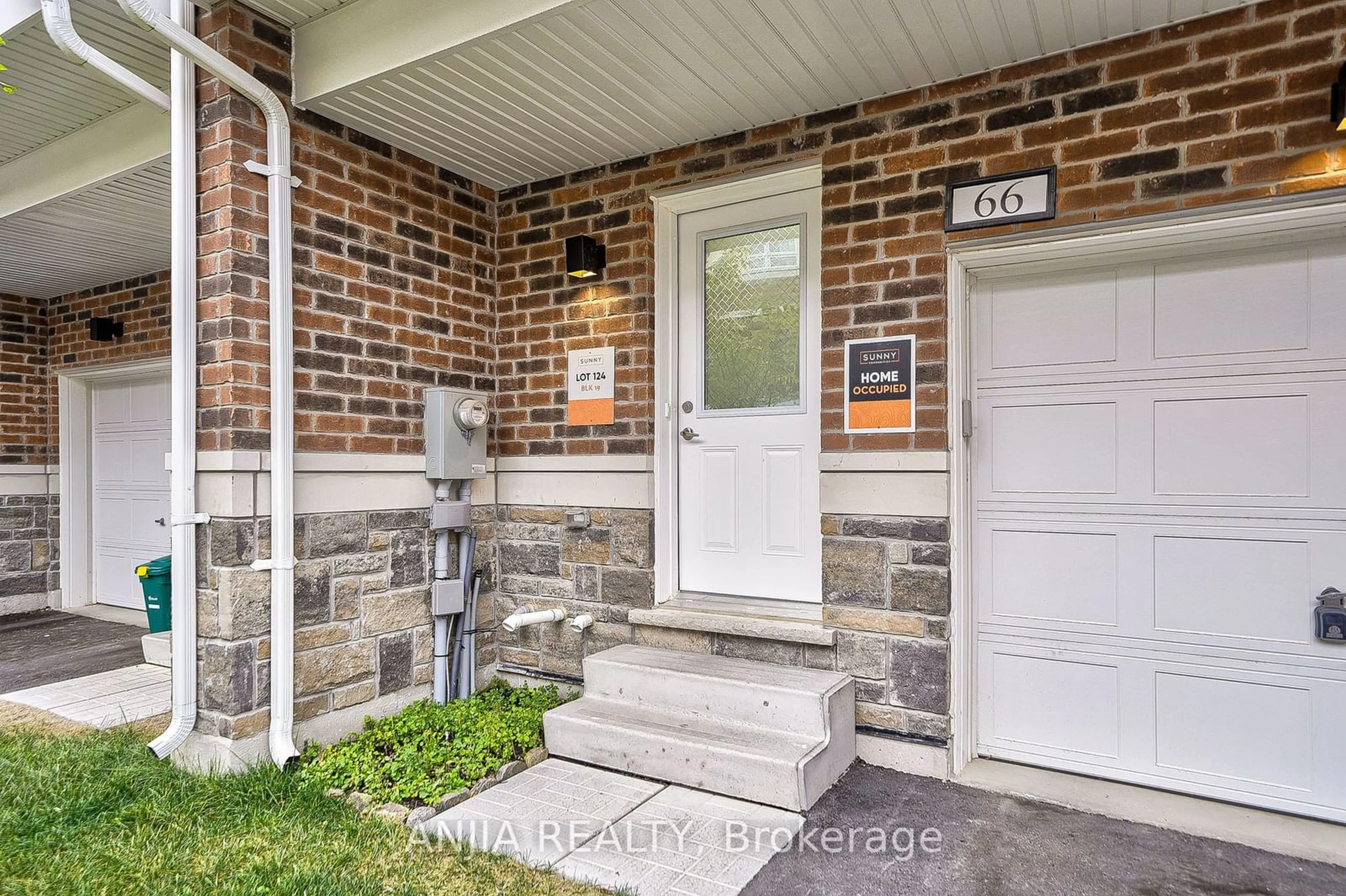 Indoor entryway for 66 Massachusetts Lane, Markham Ontario L6E 2C2