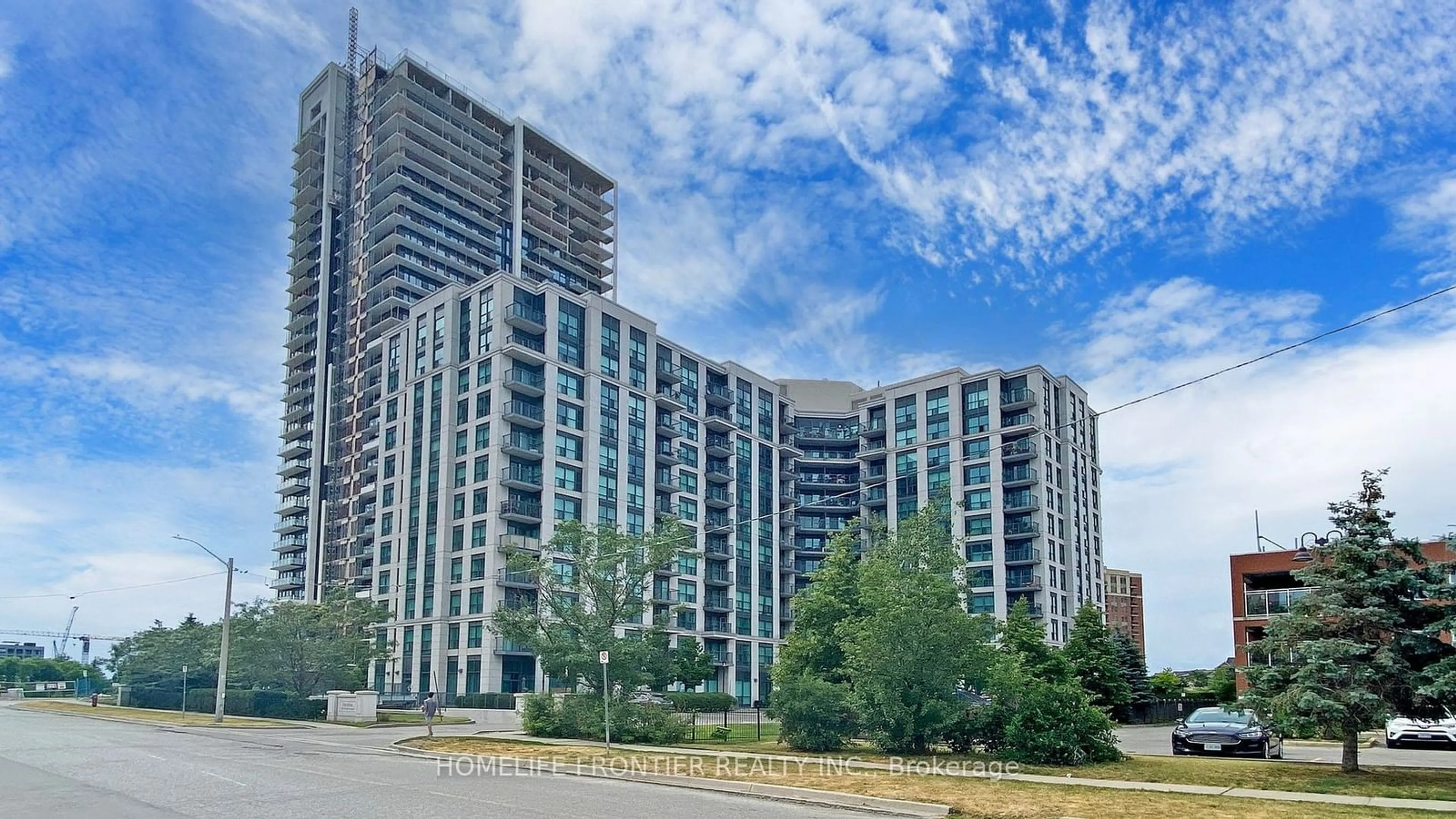 A pic from exterior of the house or condo for 185 Oneida Cres #813, Richmond Hill Ontario L4B 0B1