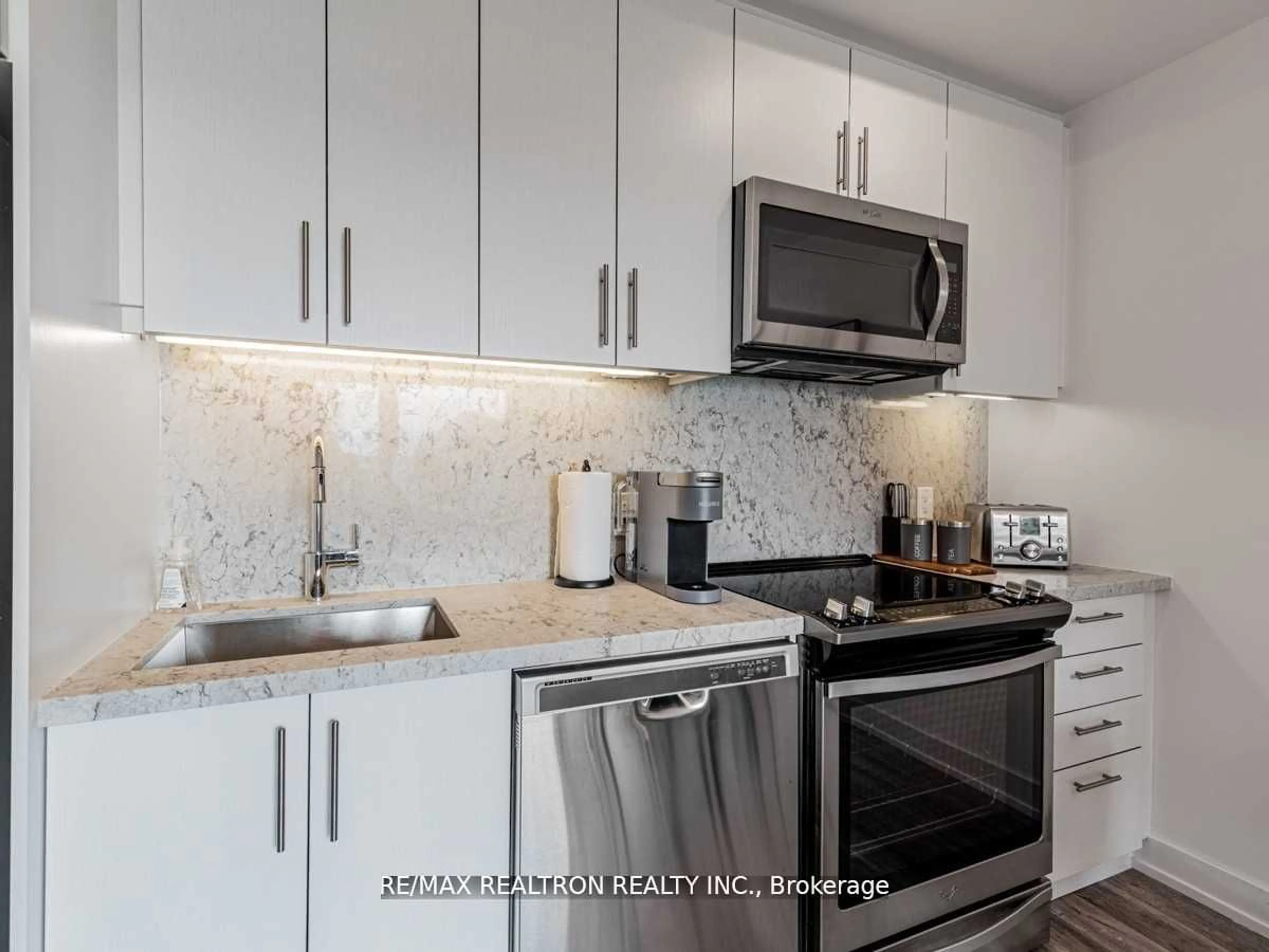 Standard kitchen for 333 Sea Ray Ave #D203, Innisfil Ontario L9S 0L9