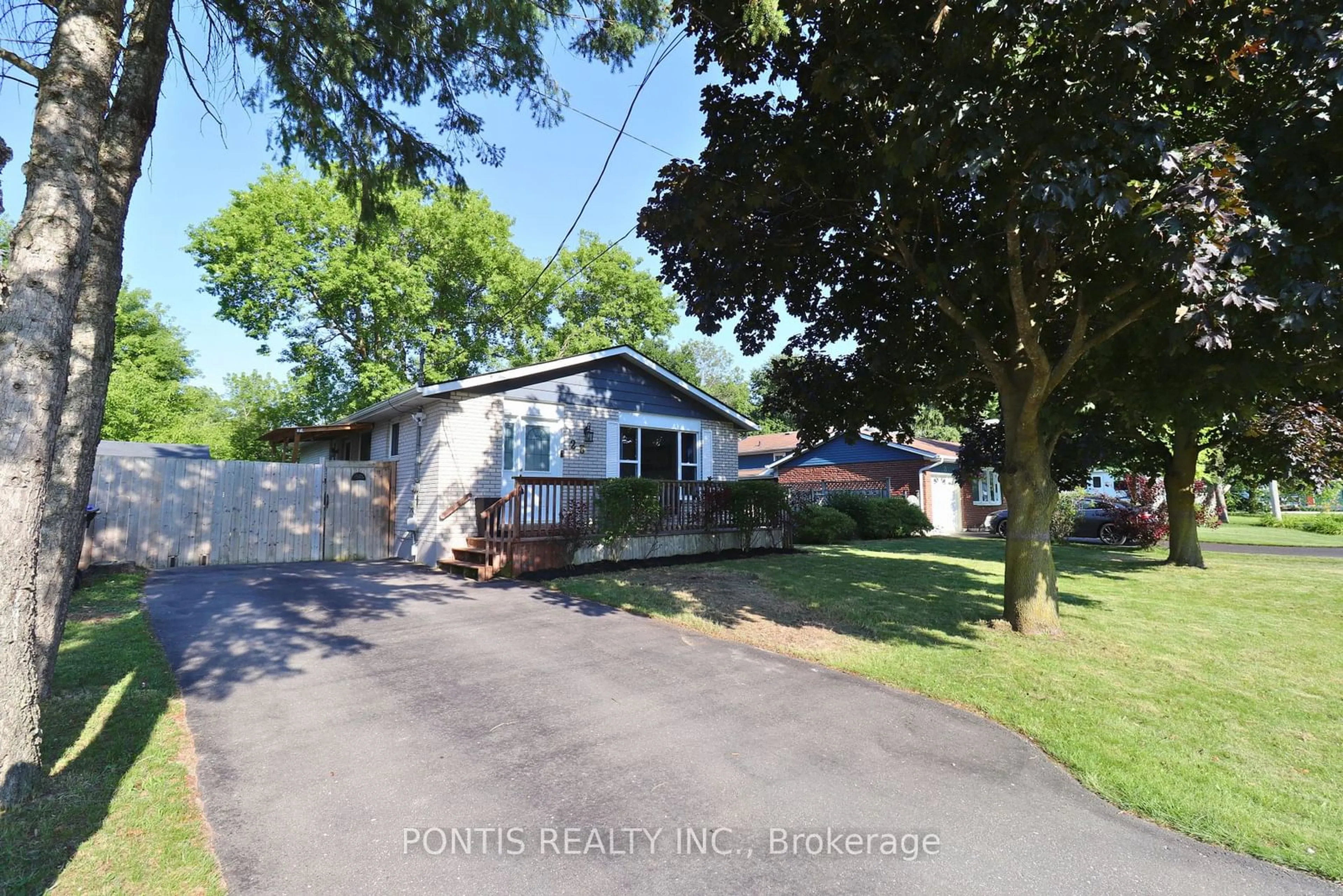 Frontside or backside of a home, the street view for 23 Larkdale Cres, Essa Ontario L0M 1B0