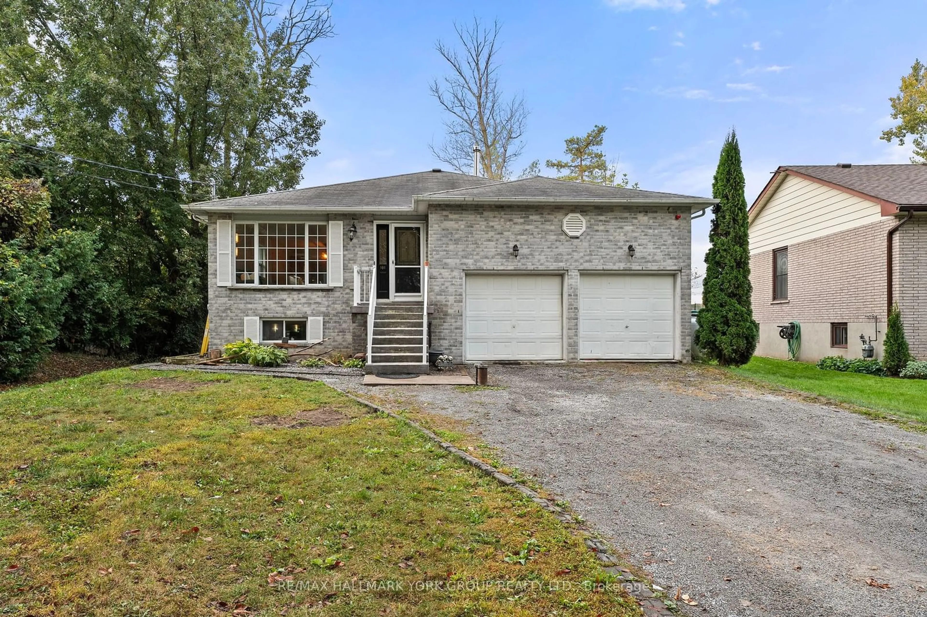 Frontside or backside of a home for 181 Moores Beach Rd, Georgina Ontario L0E 1N0