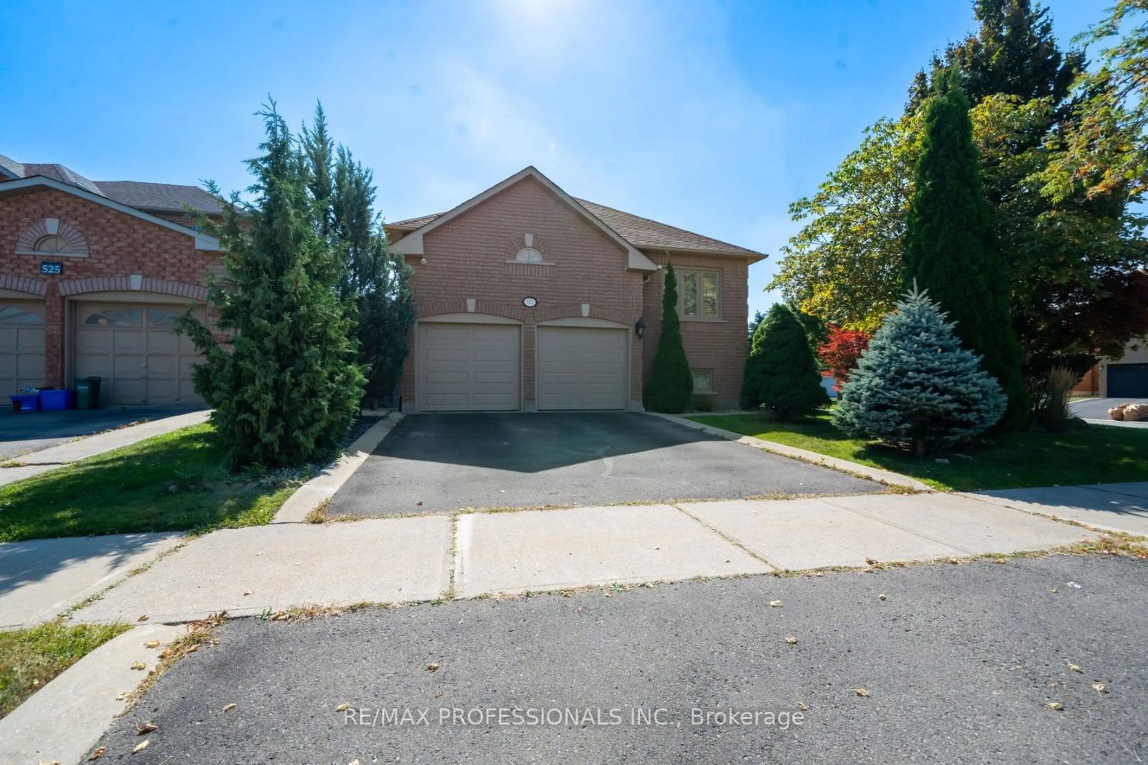 Frontside or backside of a home for 521 Cunningham Dr, Vaughan Ontario L6A 2H1