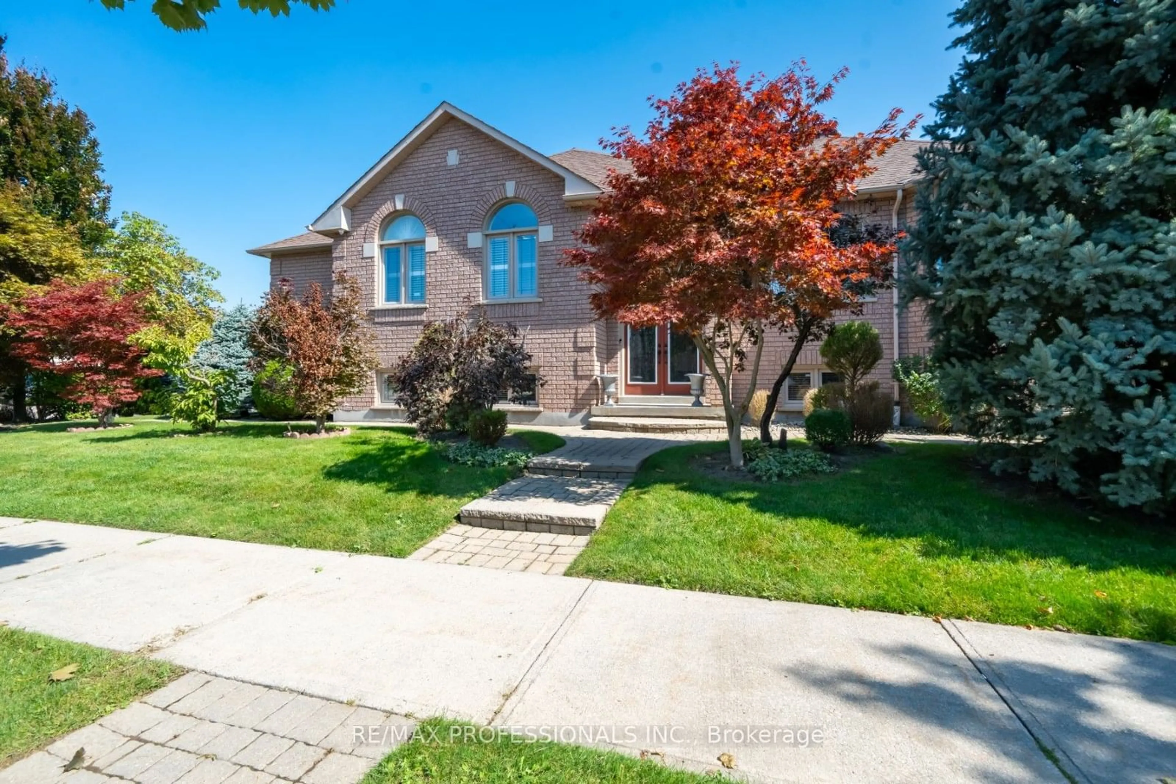 Frontside or backside of a home for 521 Cunningham Dr, Vaughan Ontario L6A 2H1