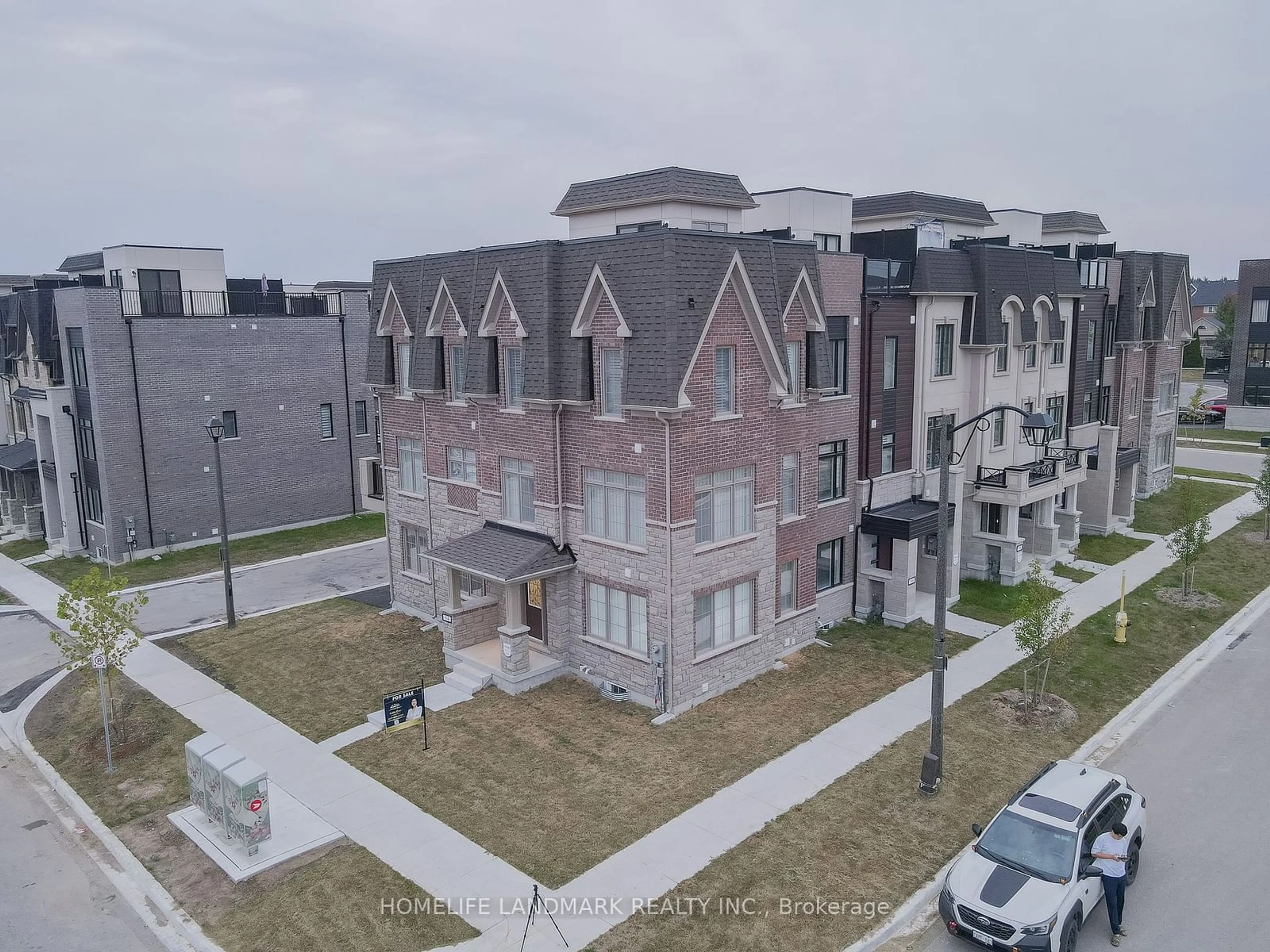 A pic from exterior of the house or condo, the street view for 54 Guardhouse Cres, Markham Ontario L6C 3J8