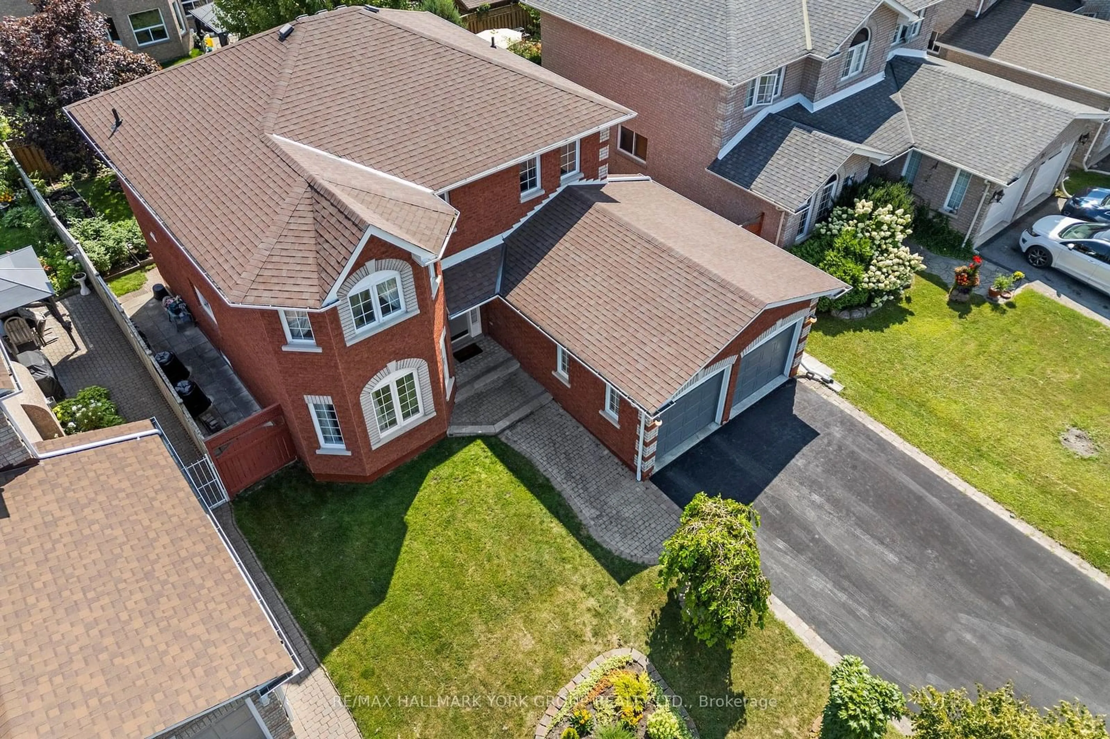 Frontside or backside of a home, the street view for 23 Bambi Cres, Georgina Ontario L4P 4C3