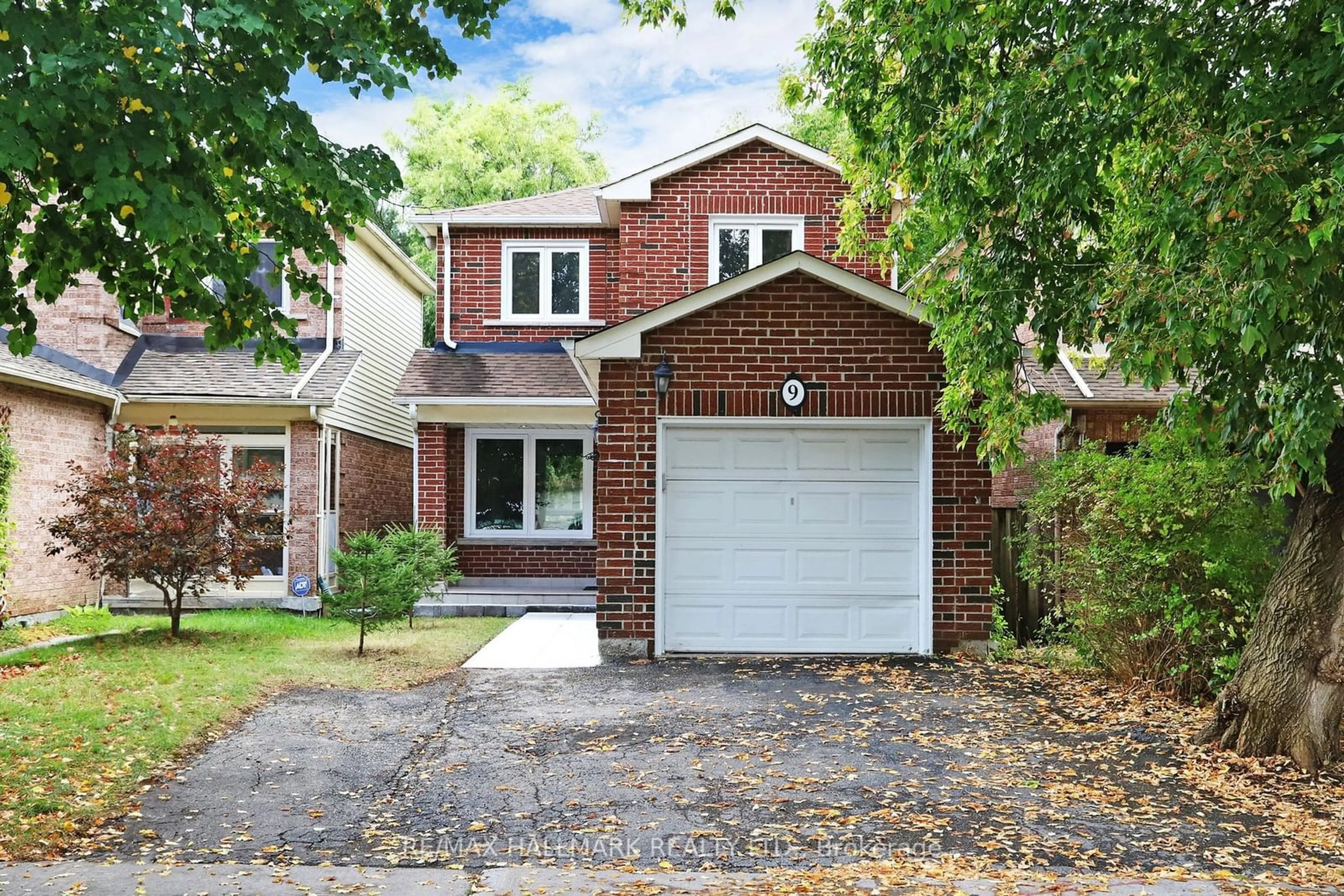 Home with brick exterior material for 9 Sundown Crt, Vaughan Ontario L4J 3V4