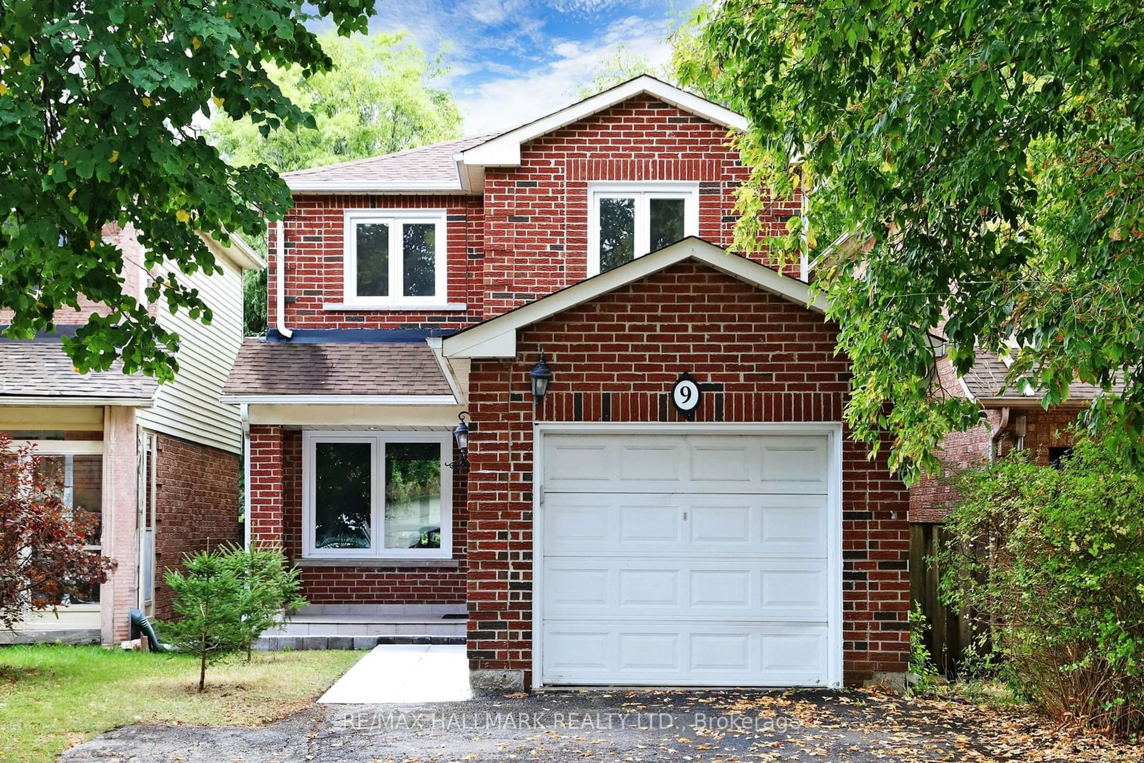 Home with brick exterior material for 9 Sundown Crt, Vaughan Ontario L4J 3V4