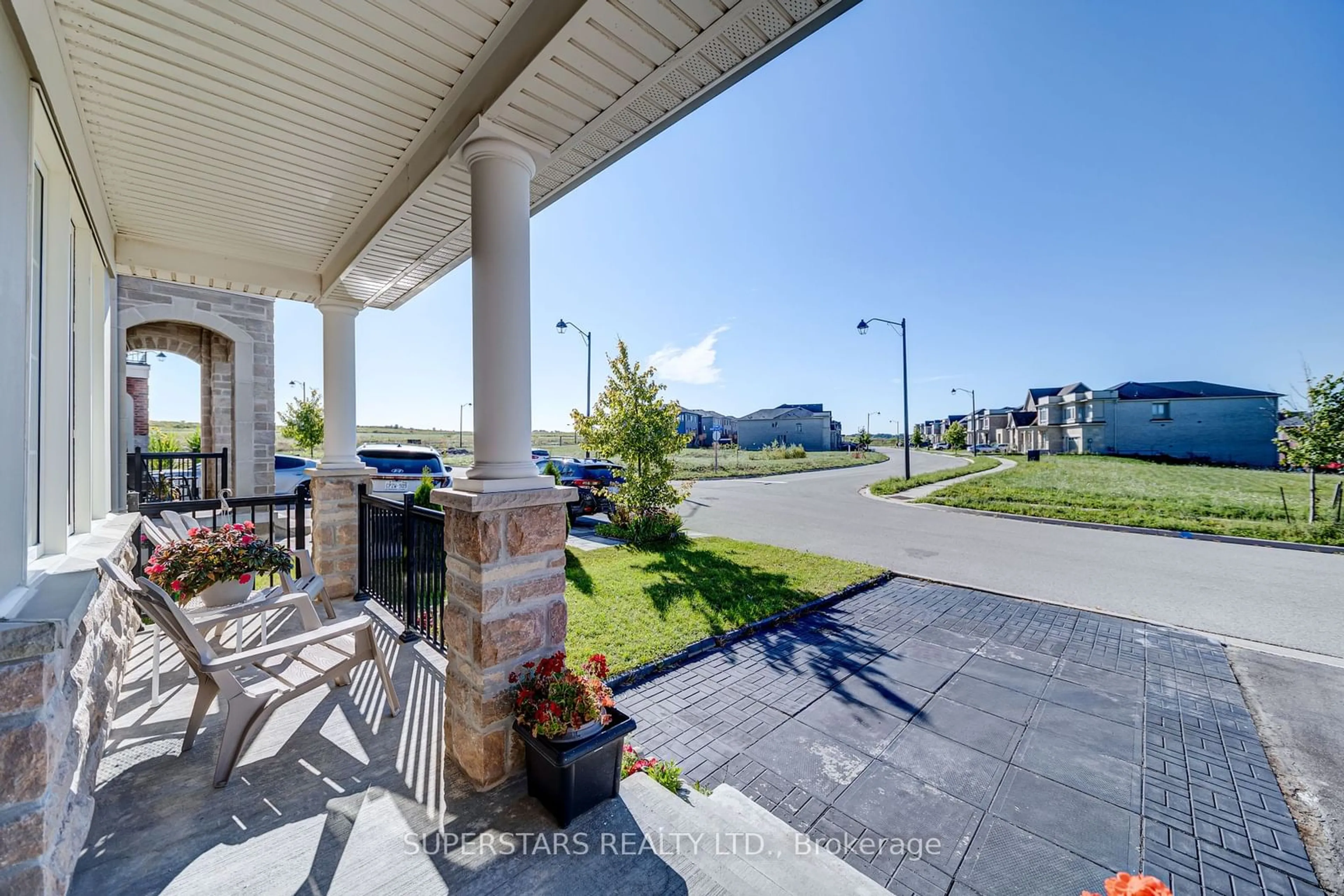 Patio, the street view for 44 Robert Baldwin Blvd, East Gwillimbury Ontario L9N 0R4