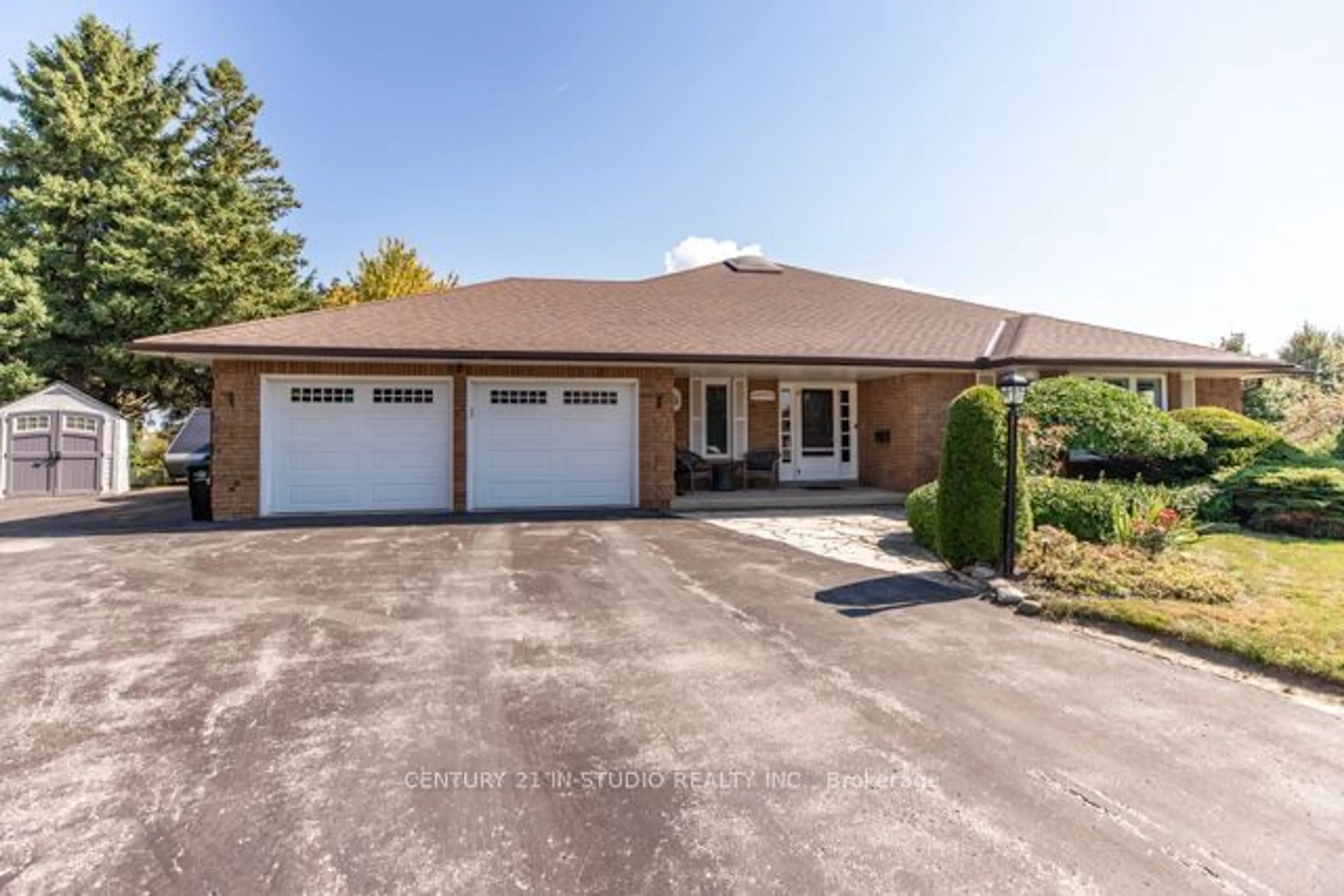 Frontside or backside of a home, cottage for 46 Royal Crt, Bradford West Gwillimbury Ontario L3Z 2P7