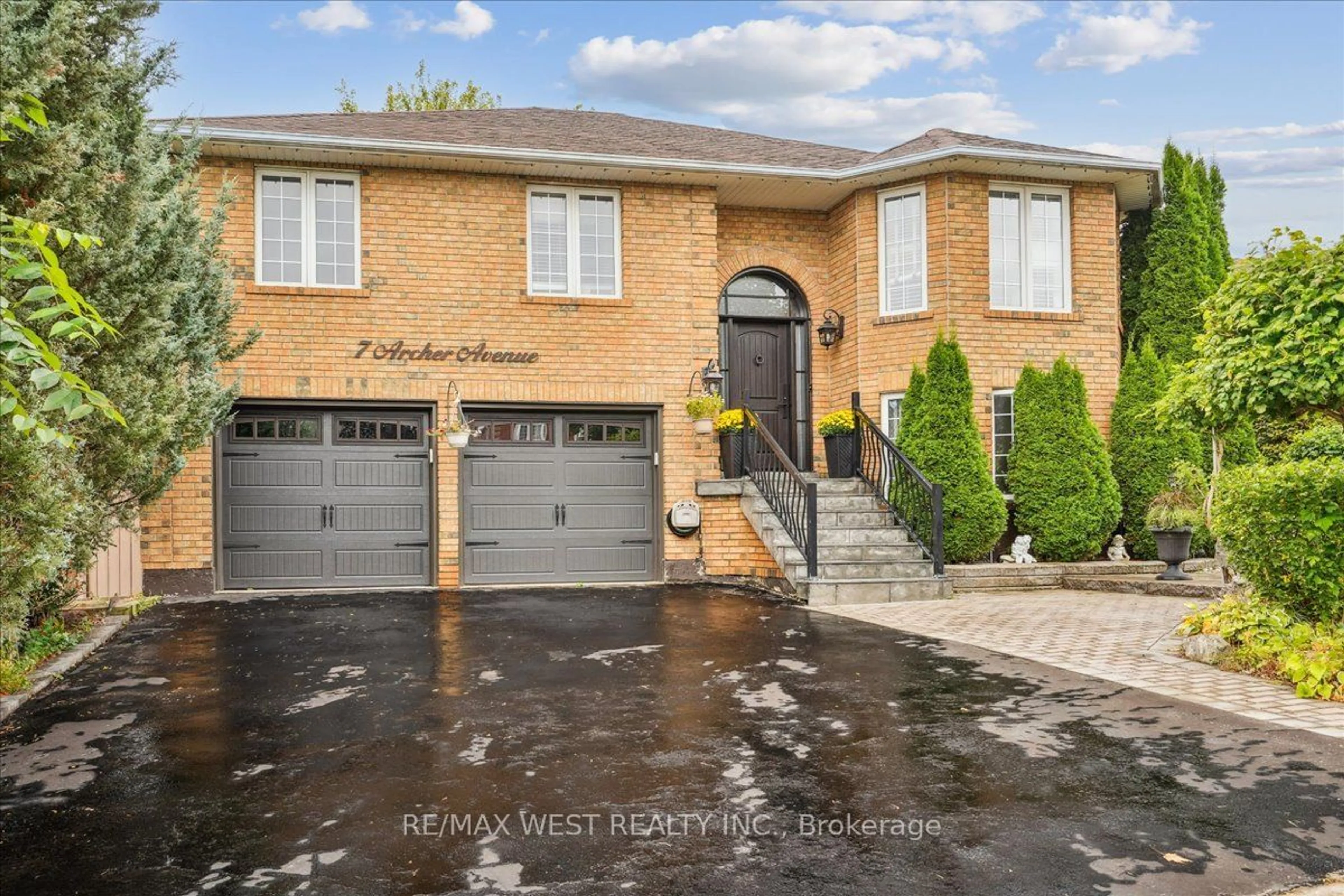 Home with brick exterior material for 7 Archer Ave, Bradford West Gwillimbury Ontario L3Z 2Y4