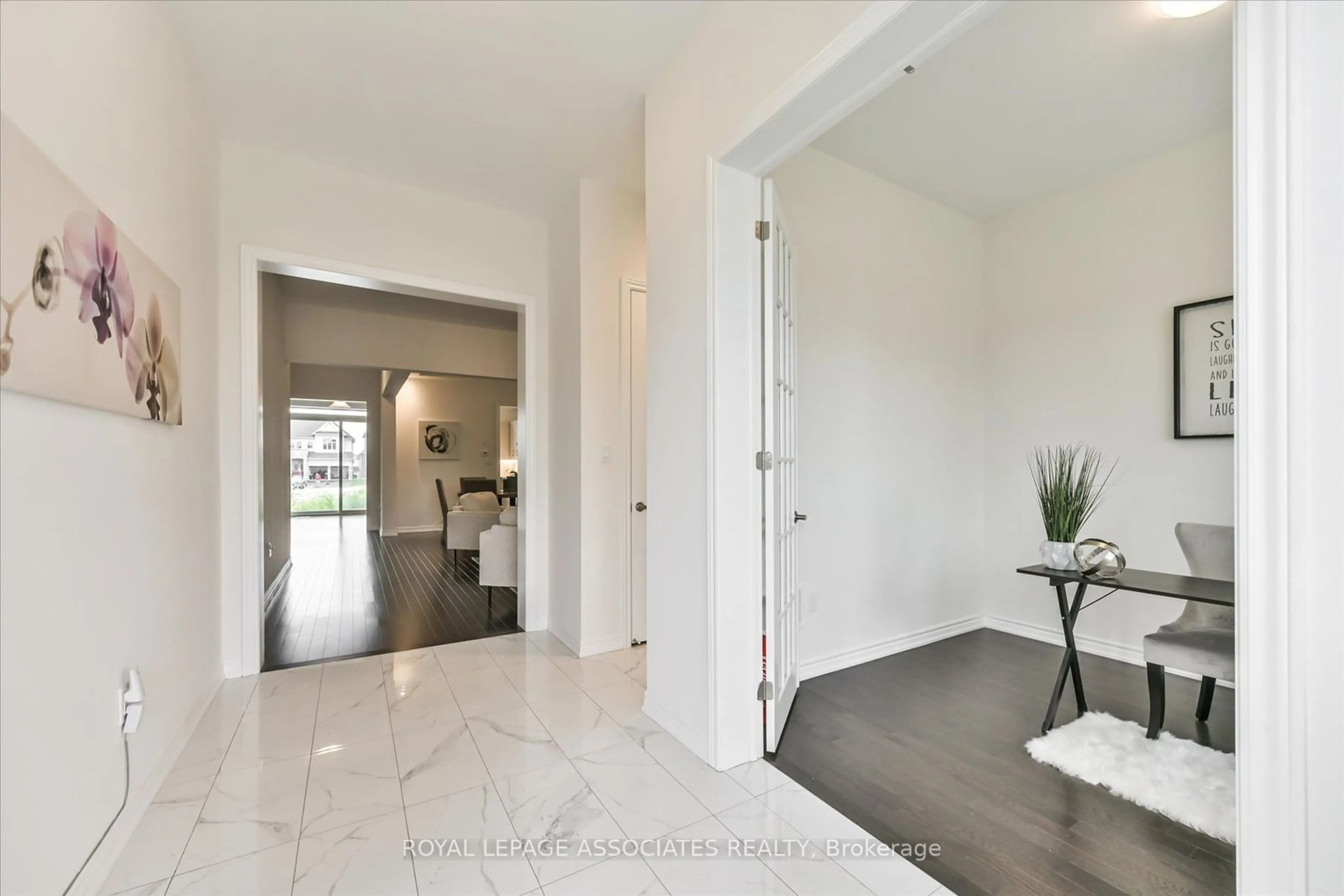 Indoor entryway, wood floors for 55 Deepwood Cres, East Gwillimbury Ontario L9N 0P8