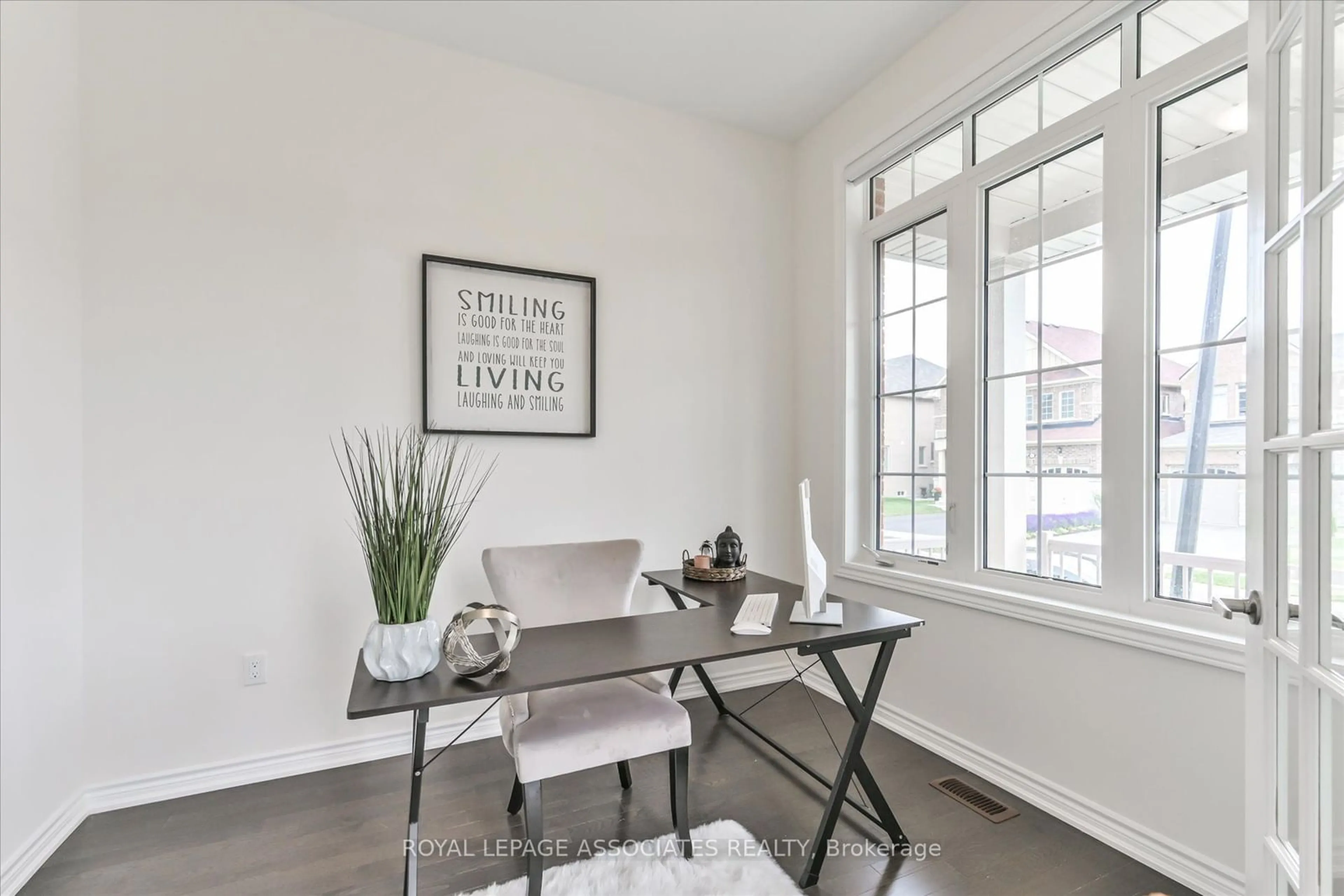 A pic of a room, wood floors for 55 Deepwood Cres, East Gwillimbury Ontario L9N 0P8